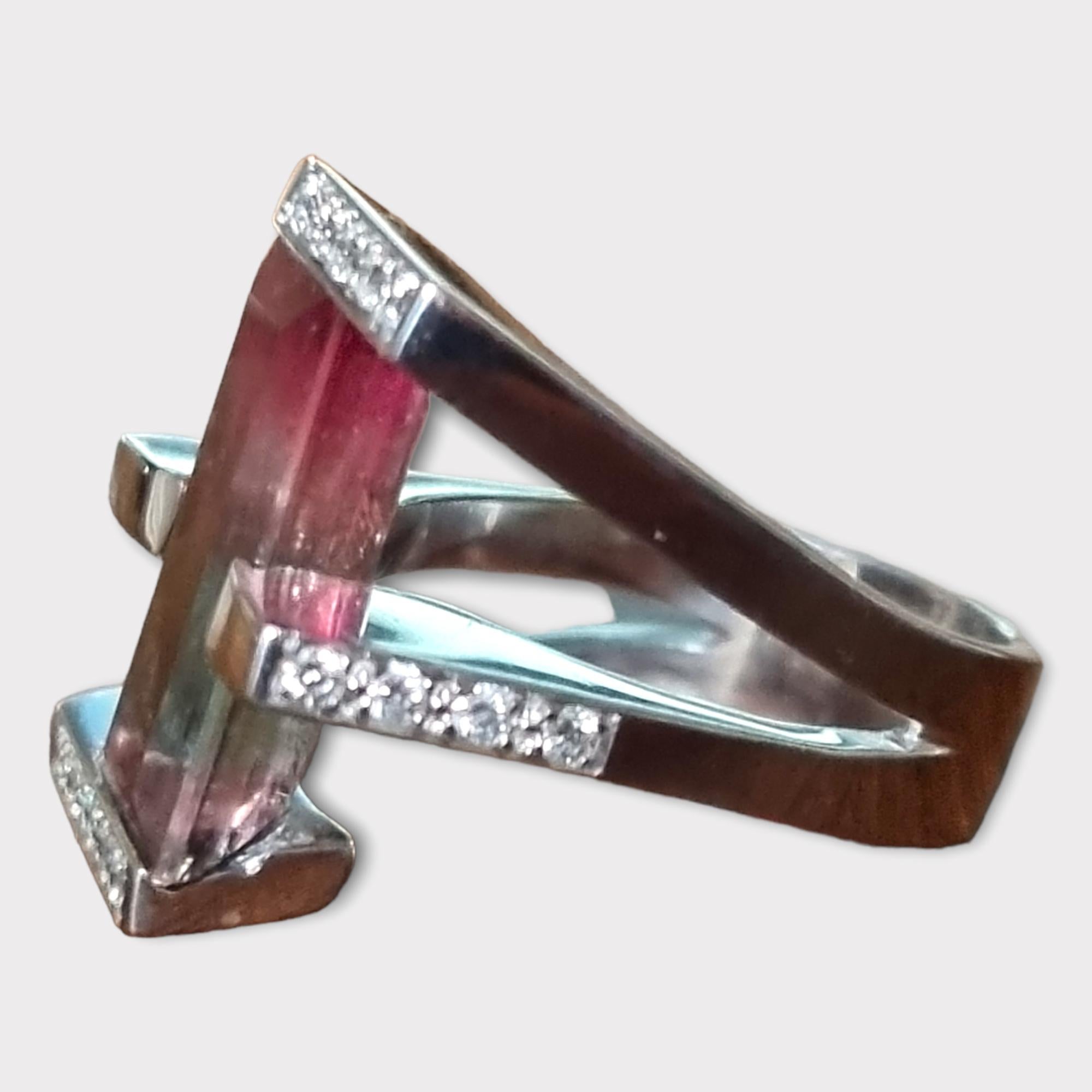 Vintage 5.45 Carat Watermelon Tourmaline and Diamond 18K White Gold Ring In Good Condition For Sale In OVIEDO, AS