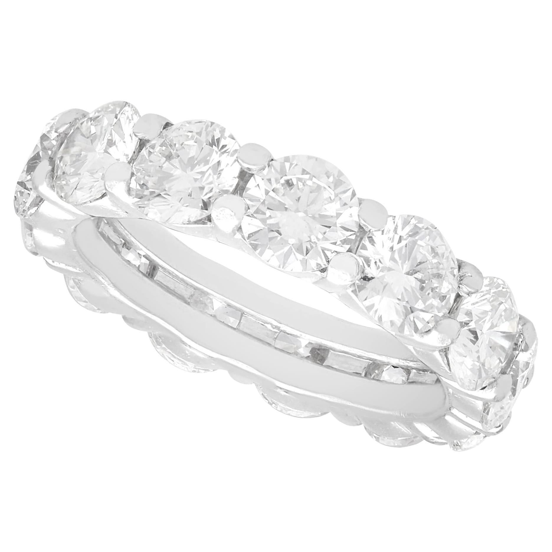 Bague d'éternité / de mariage vintage en or blanc et diamants de 5,46 carats en vente