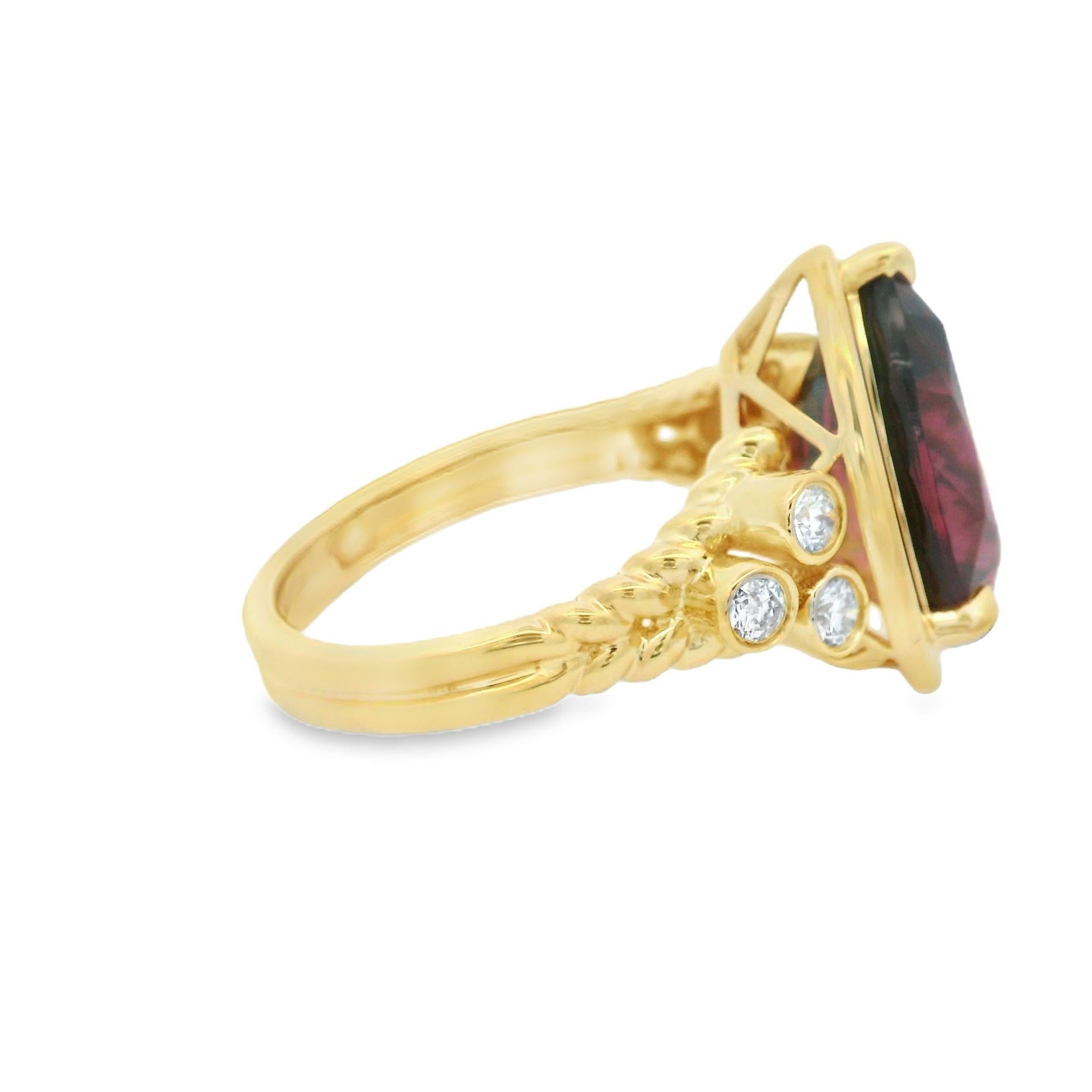 Vintage 5.49 Carat Red Tourmaline Diamond Ring in 18 Karat Yellow Gold In New Condition For Sale In Hong Kong, HK