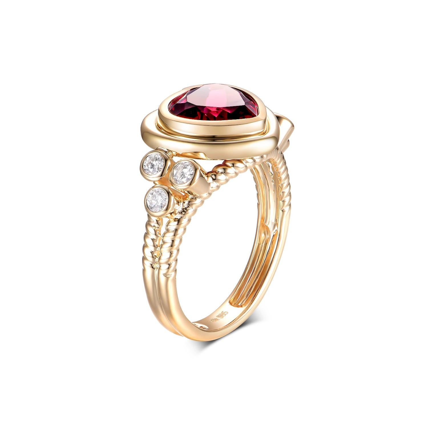 Women's or Men's Vintage 5.49 Carat Red Tourmaline Diamond Ring in 18 Karat Yellow Gold For Sale