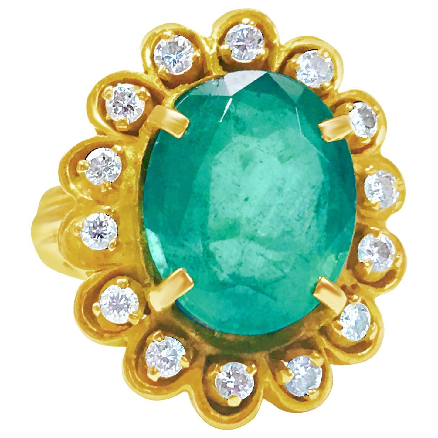 Vintage 5.50 Carat Natural Emerald and Diamond Ring For Sale