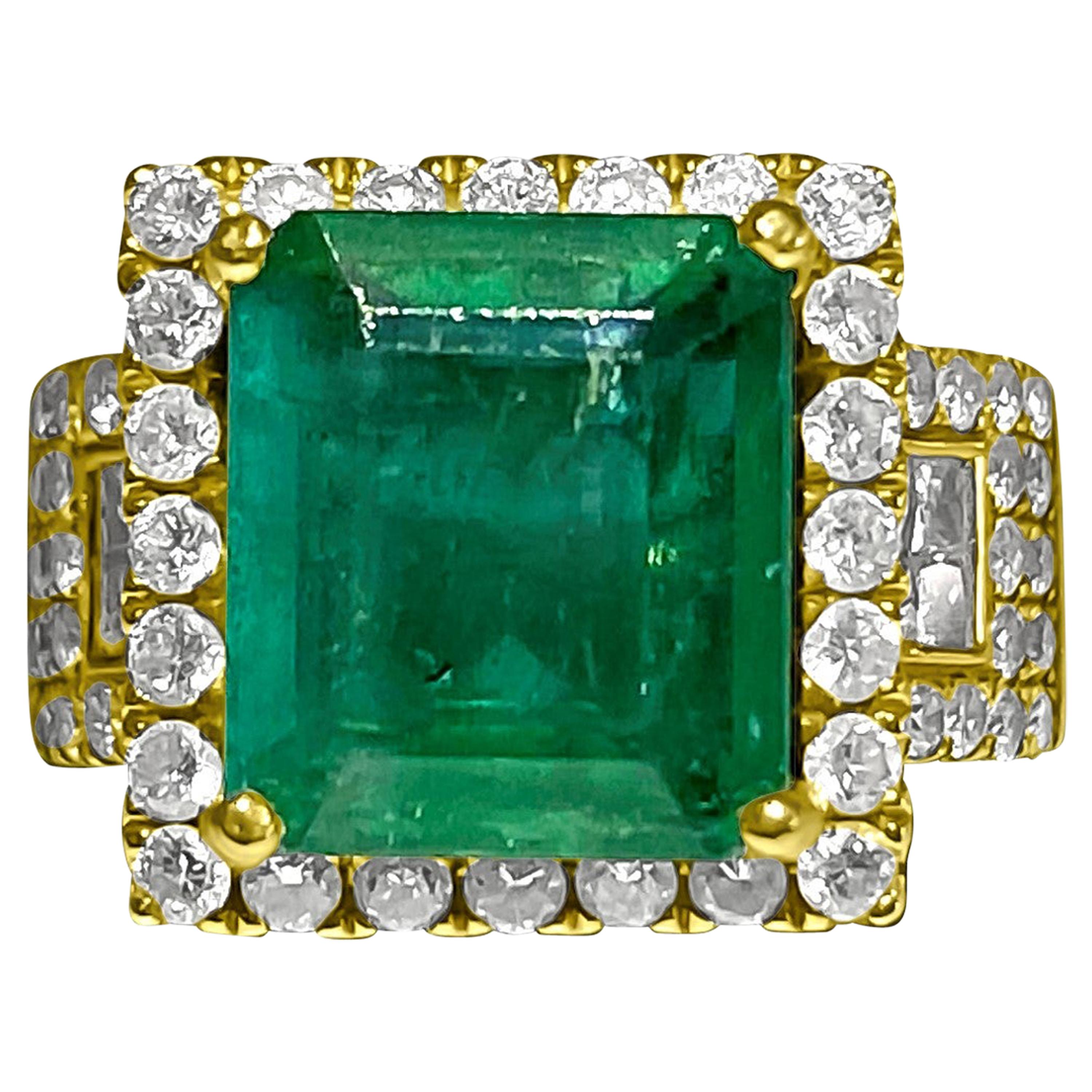 Vintage 5.50 Carat Natural Emerald and Diamond Ring For Sale