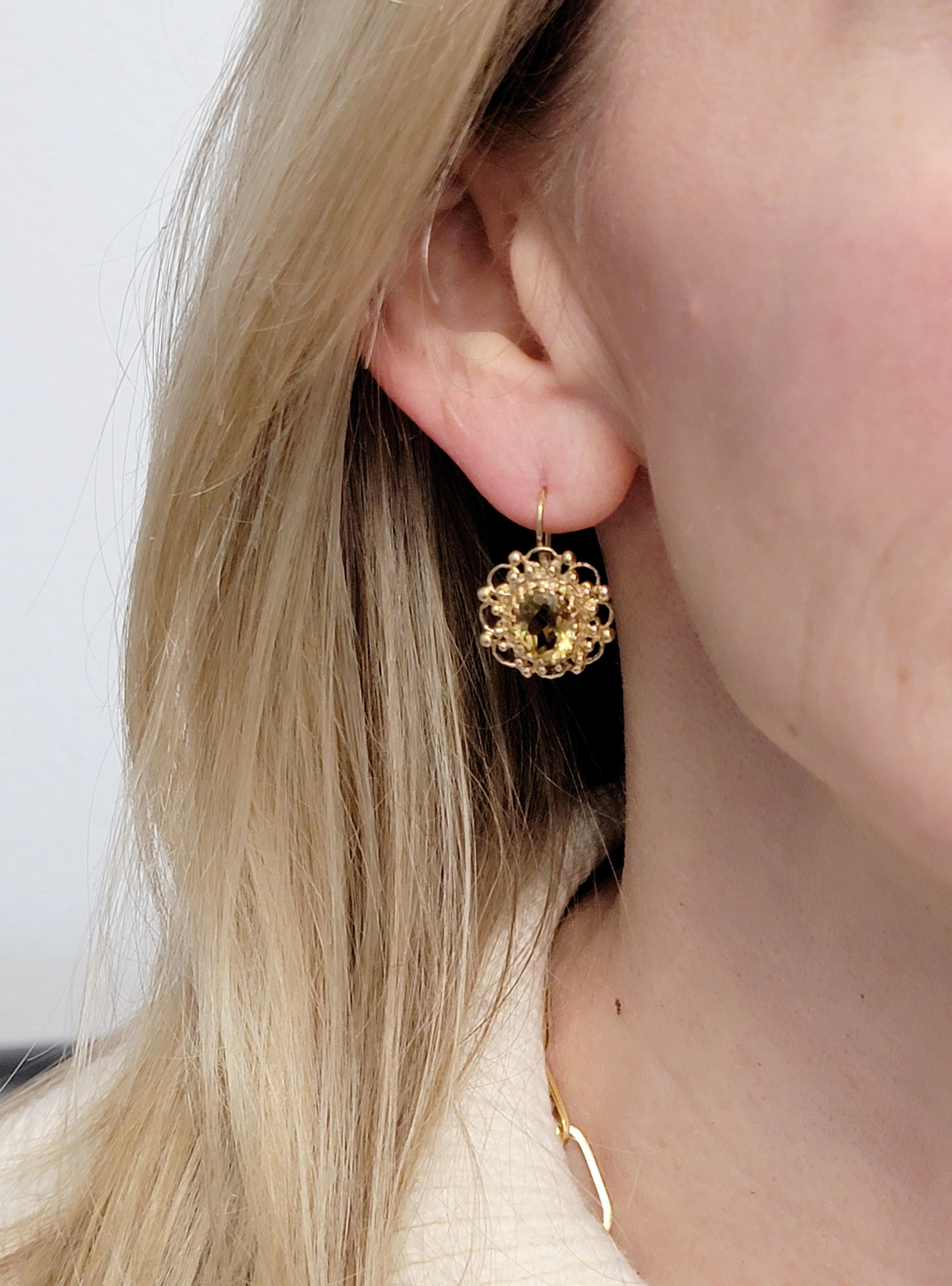 Filigrane Vintage-Ohrringe aus 14 Karat Gelbgold mit 5,50 Karat Ovalschliff-Topas im Ovalschliff im Angebot 2