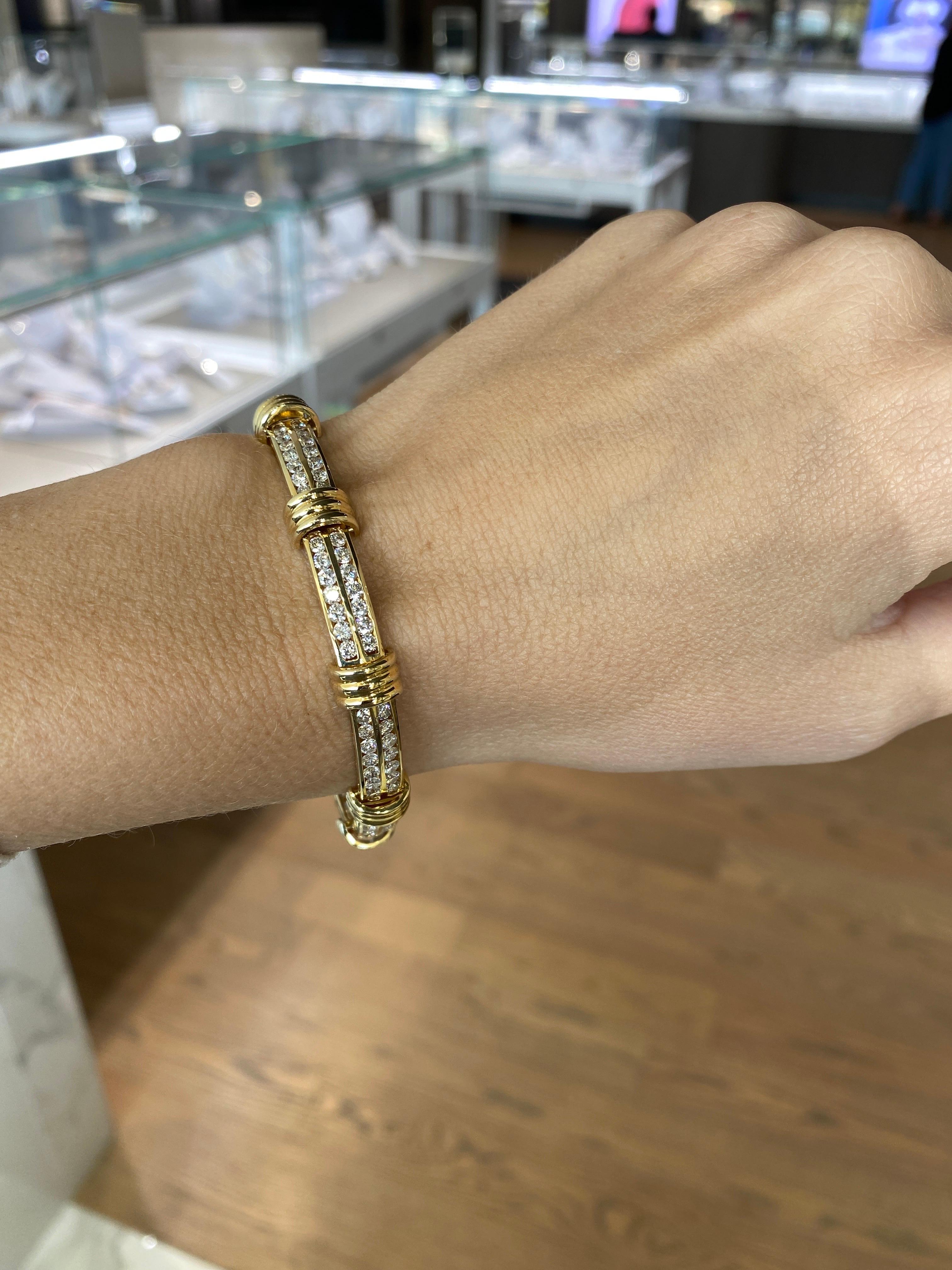 Armband aus 14 Karat Gelbgold mit 5,50 Karat Gesamtgewicht und zwei Reihen Diamanten im Zustand „Hervorragend“ in Houston, TX