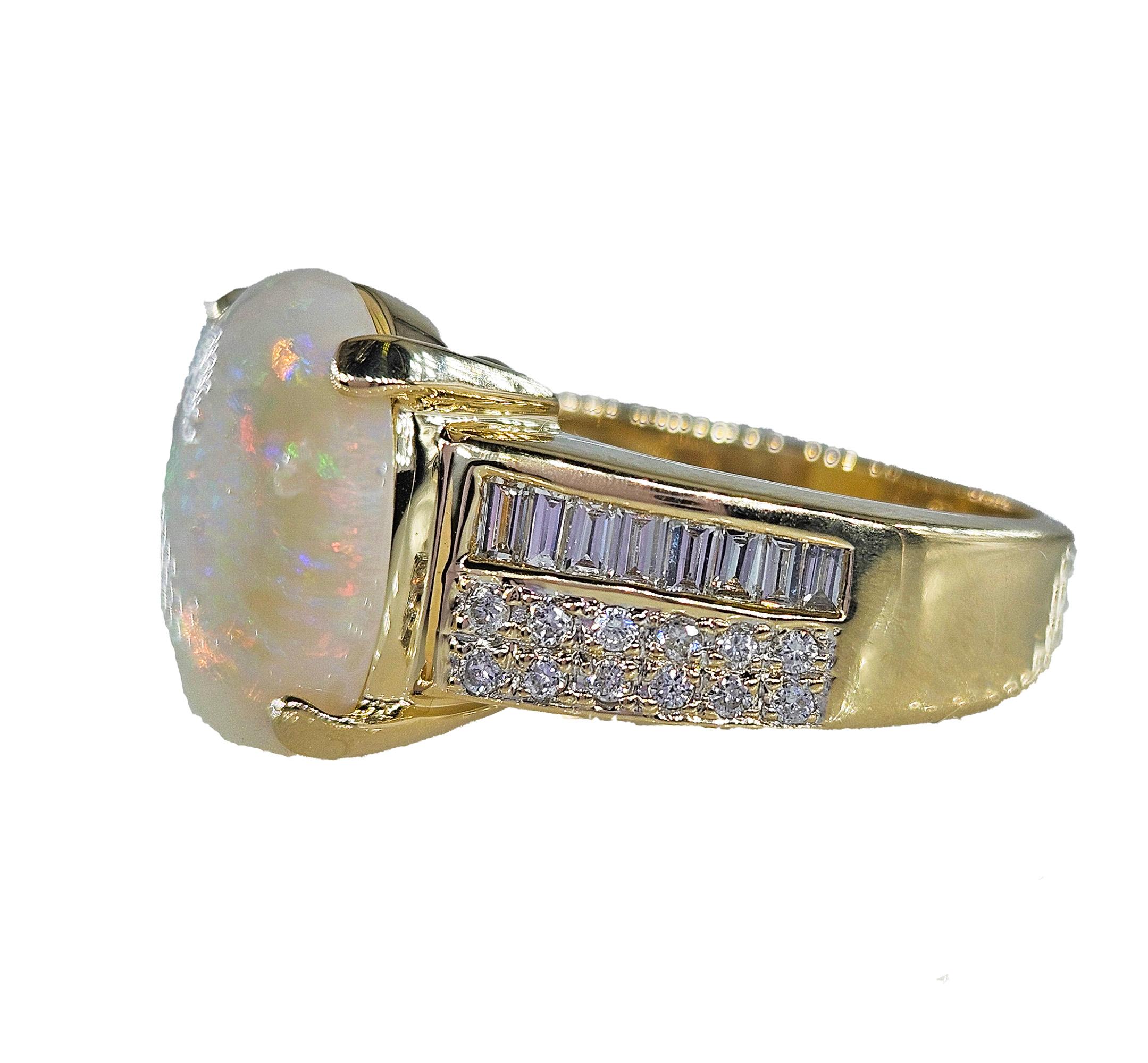 Vintage 5.54ctw Australian OPAL & Round Baguette Diamond 14k Yellow Gold Ring In Good Condition For Sale In New York, NY