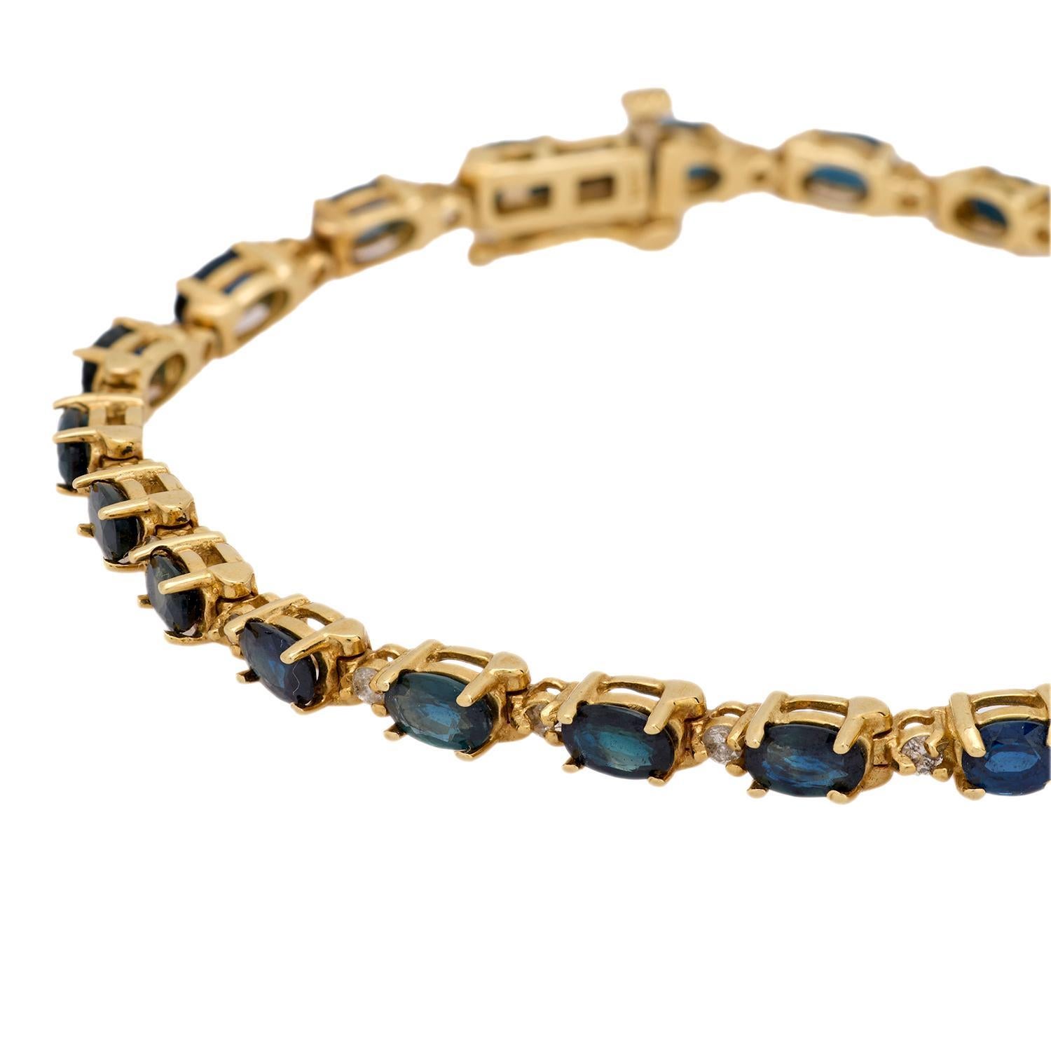 Moderne Vintage 5.55 carat total weight sapphire diamond 14k yellow gold bracelet en vente