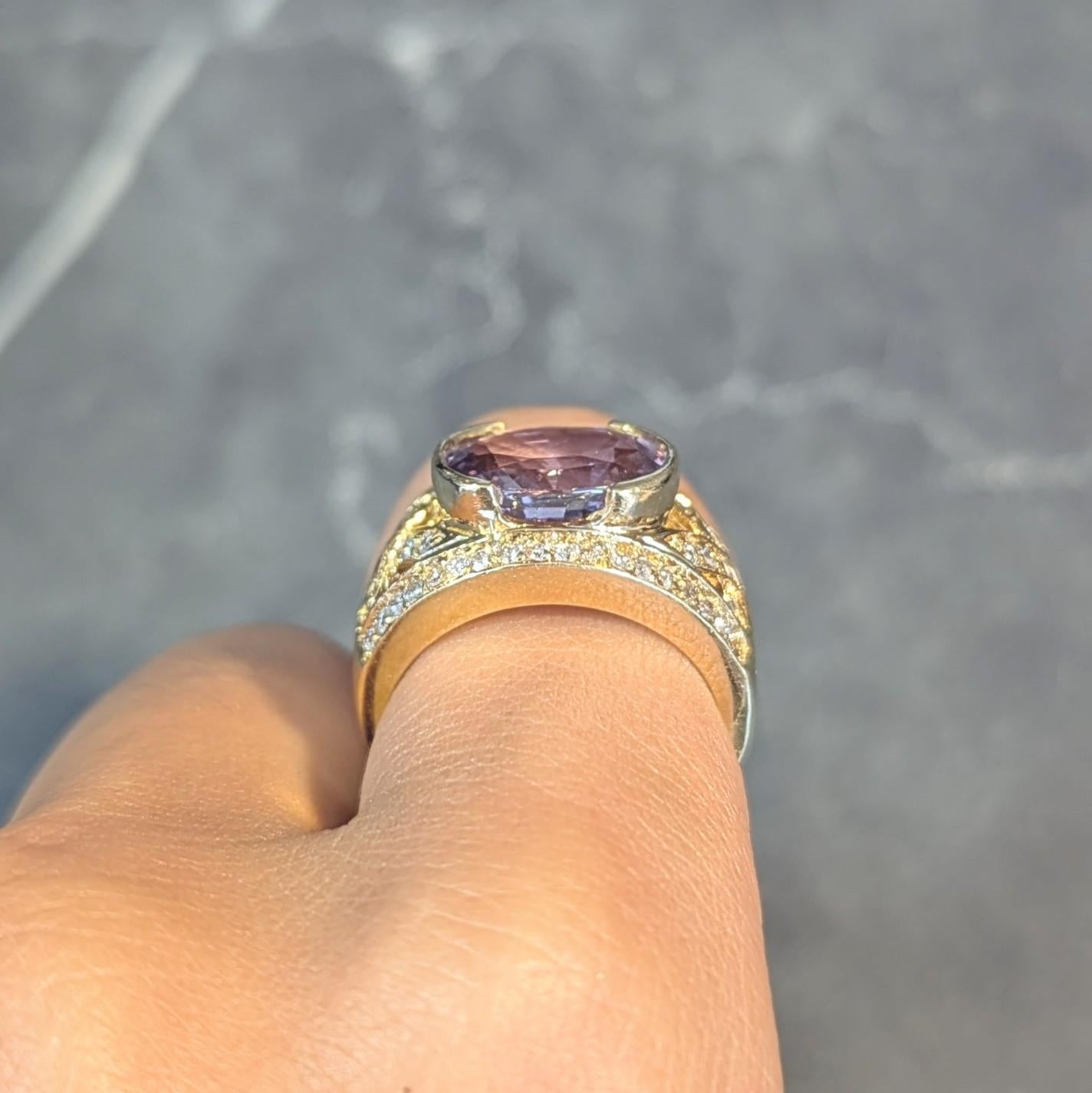 Breiter Vintage-Ring aus 18 Karat Gelbgold mit 5,55 Karat lila-rosa Spinell und Diamant im Angebot 8