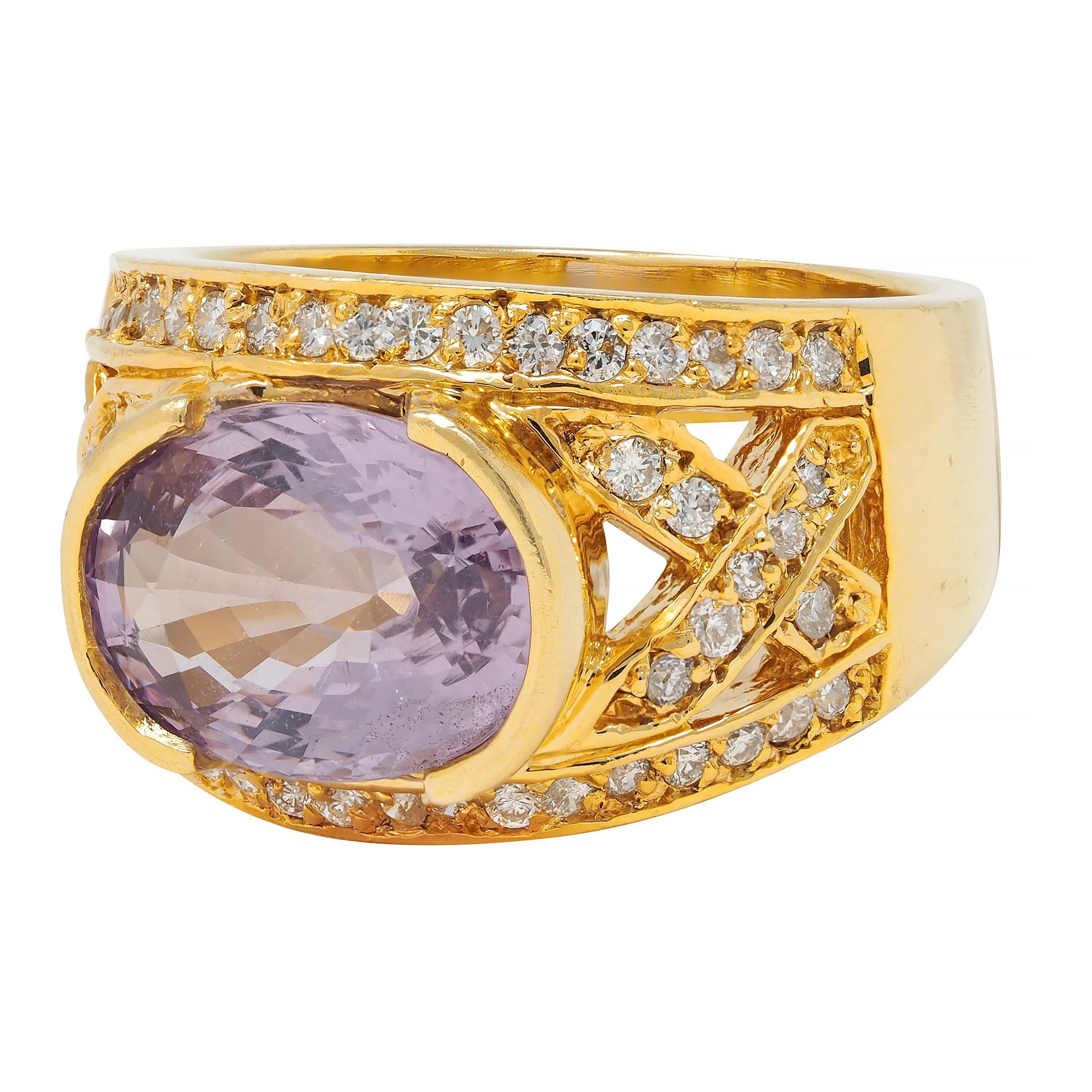 Breiter Vintage-Ring aus 18 Karat Gelbgold mit 5,55 Karat lila-rosa Spinell und Diamant im Angebot 2