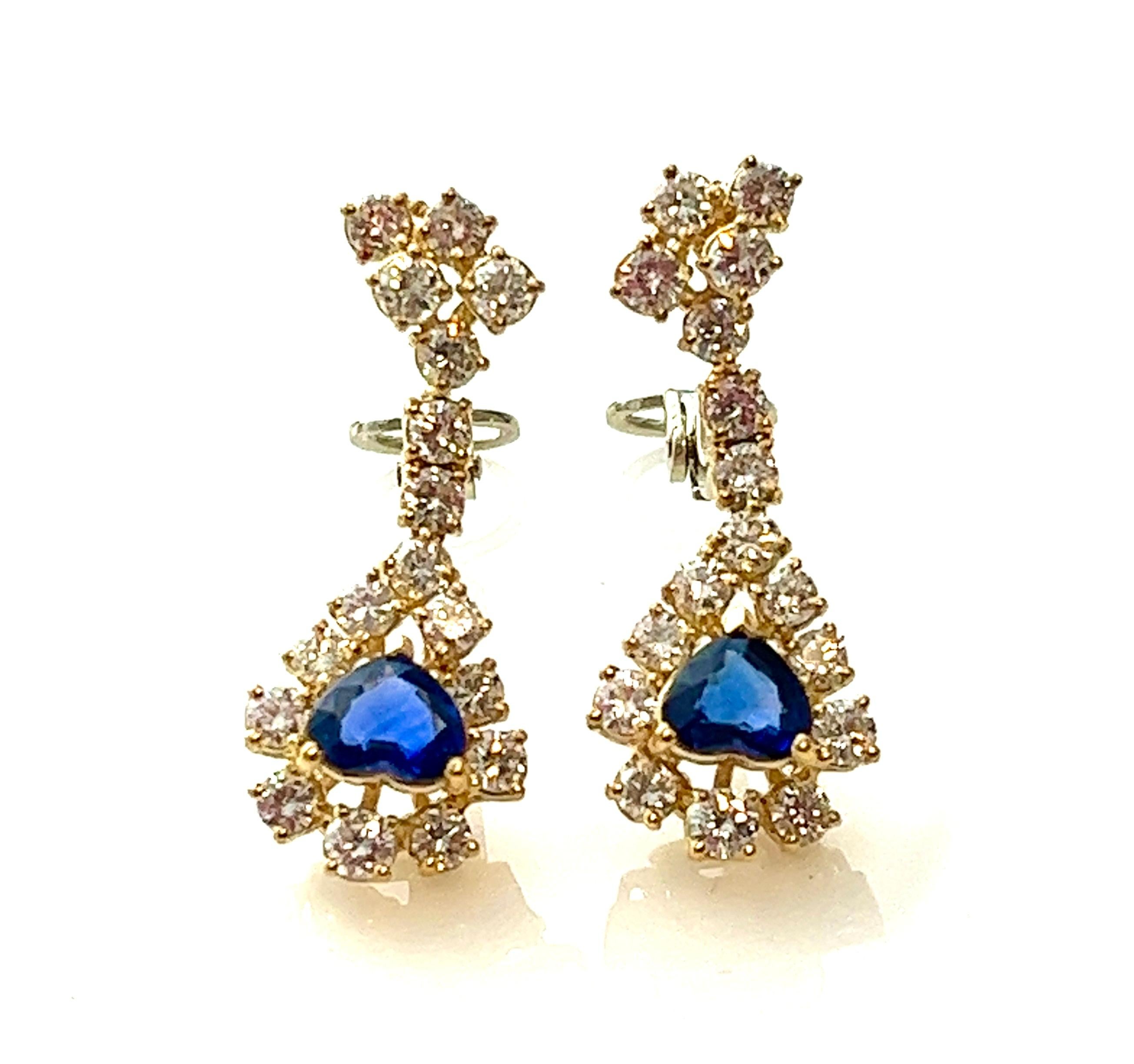 Vintage 5.60 carat Sapphire Diamond Dangle Earrings, 18K  In Excellent Condition For Sale In Miami, FL