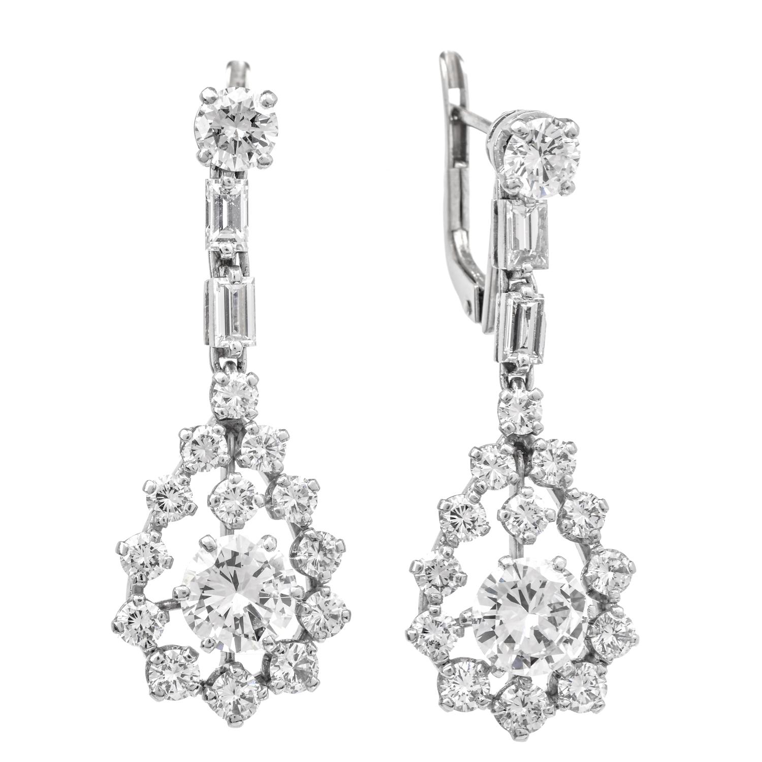 GIA Vintage 5.60 carats Diamond Platinum Teardrop Dangle Earrings In Excellent Condition For Sale In Miami, FL
