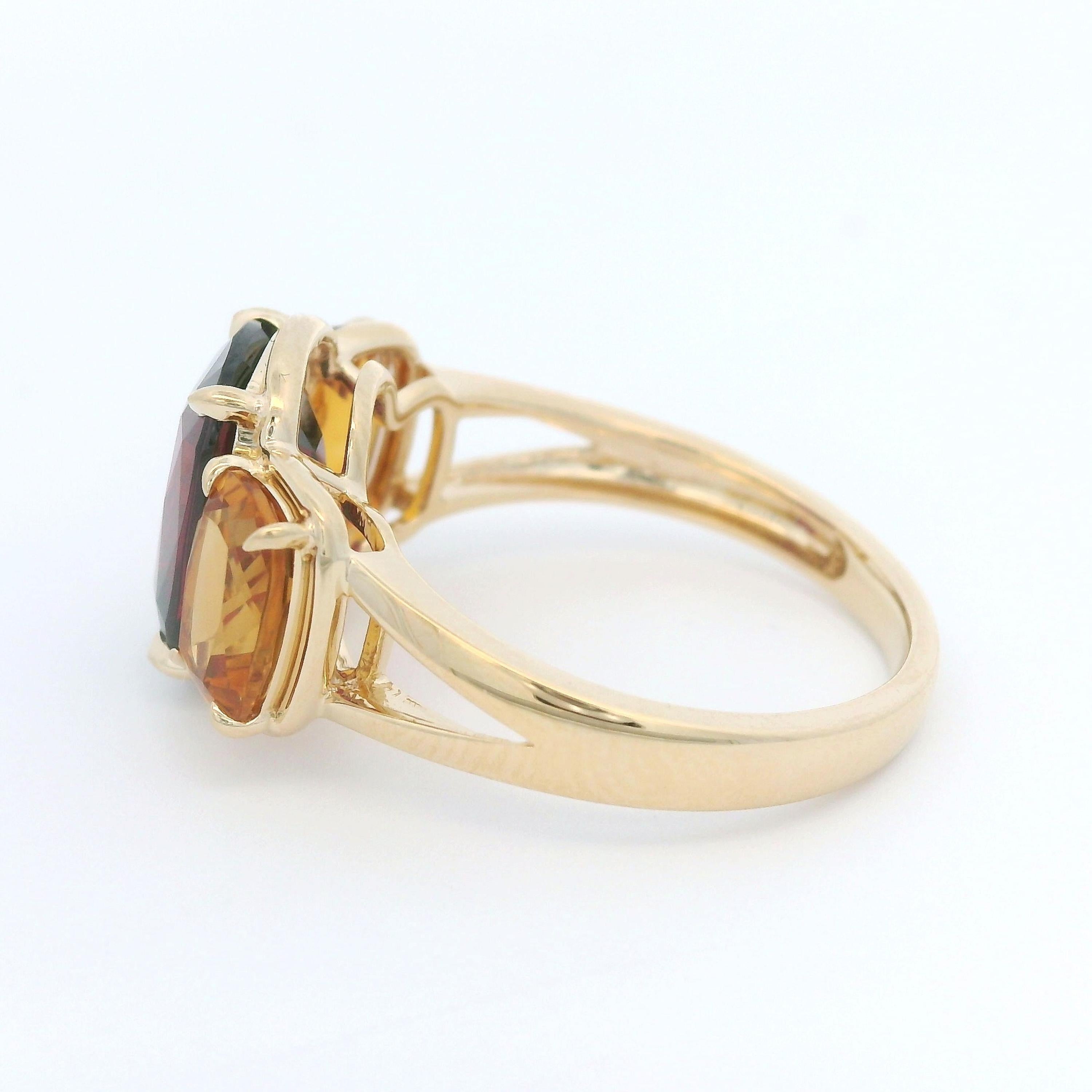 Oval Cut Vintage 5.63Ct Garnet Citrine Ring in 14 Karat Yellow Gold For Sale