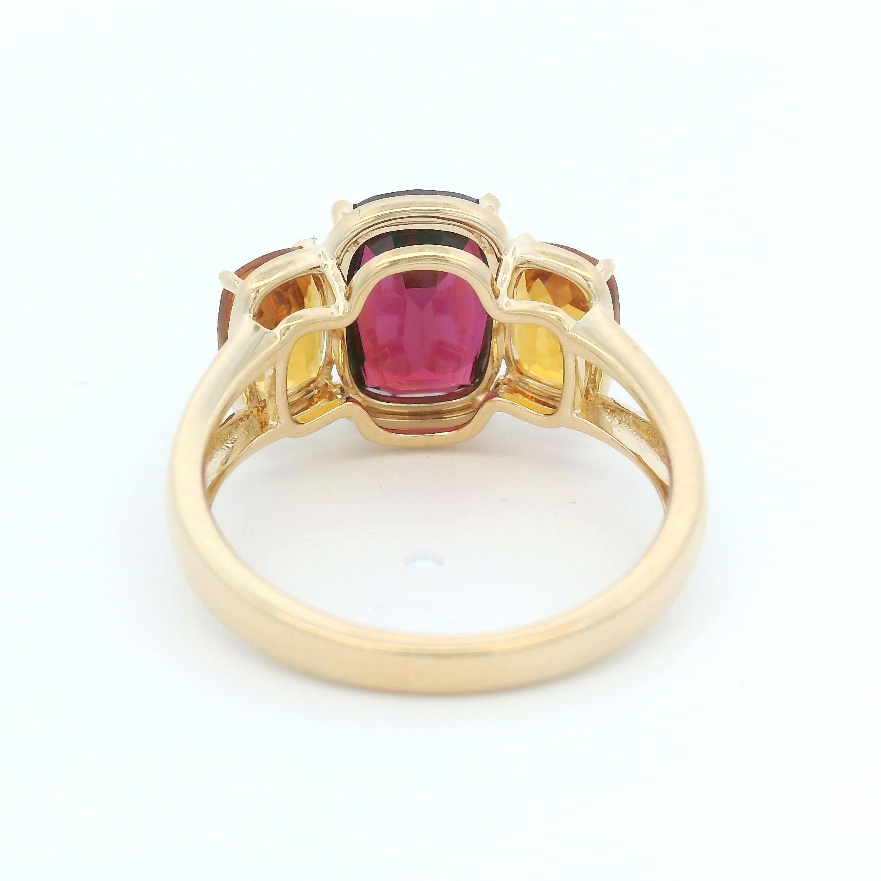 Vintage 5.63Ct Garnet Citrine Ring in 14 Karat Yellow Gold In New Condition For Sale In Hong Kong, HK