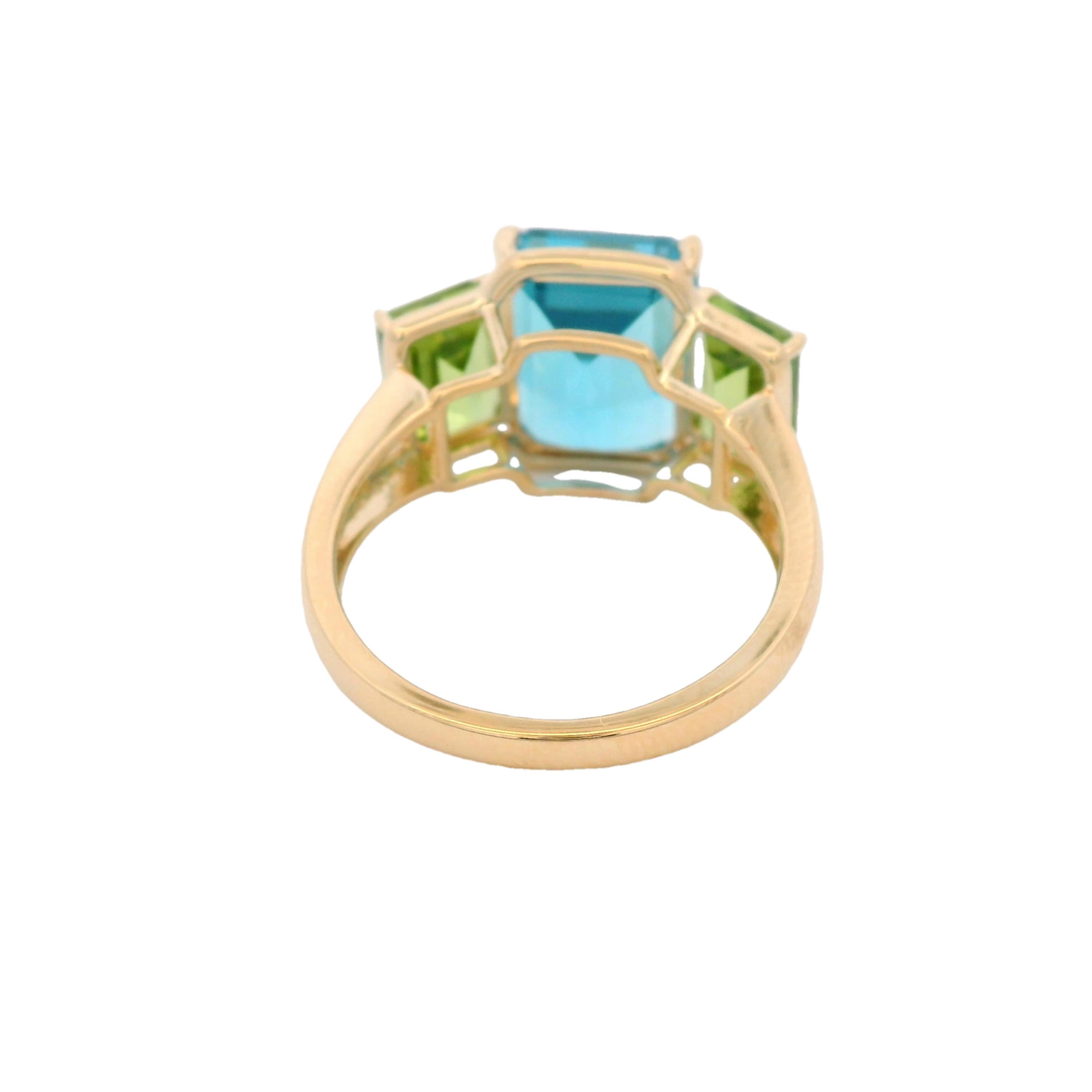 Emerald Cut Art Deco 5.63Ct Swiss Blue Topaz Peridot Ring in 14 Karat Yellow Gold For Sale