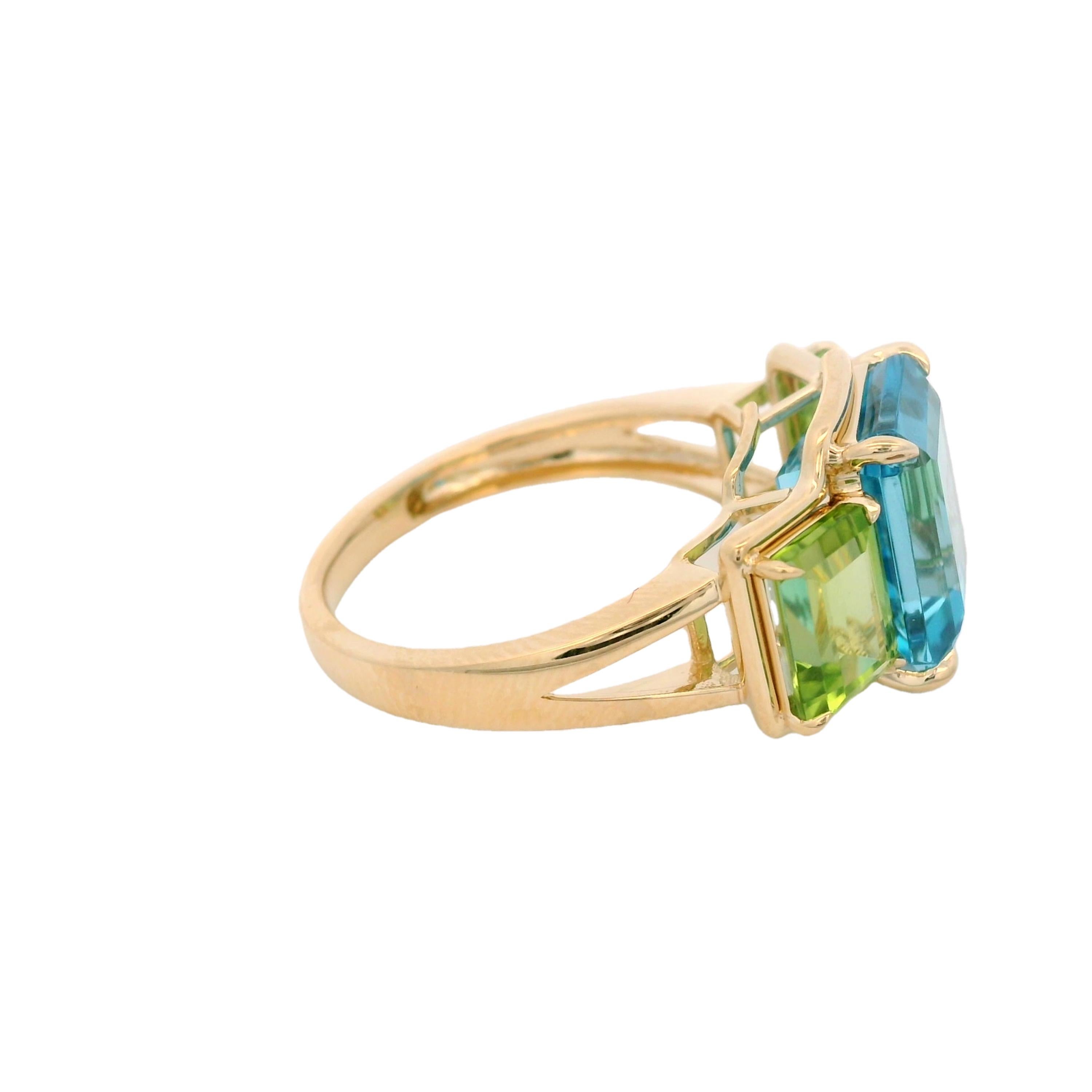Art Deco 5.63Ct Swiss Blue Topaz Peridot Ring in 14 Karat Yellow Gold In New Condition For Sale In Hong Kong, HK