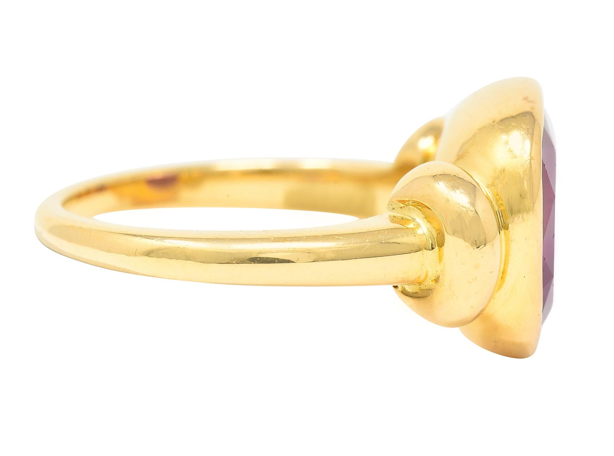 18 Karat Gelbgold Horse Signet-Ring mit 5,70 Karat Rubin-Intaglio AGL (Zeitgenössisch)