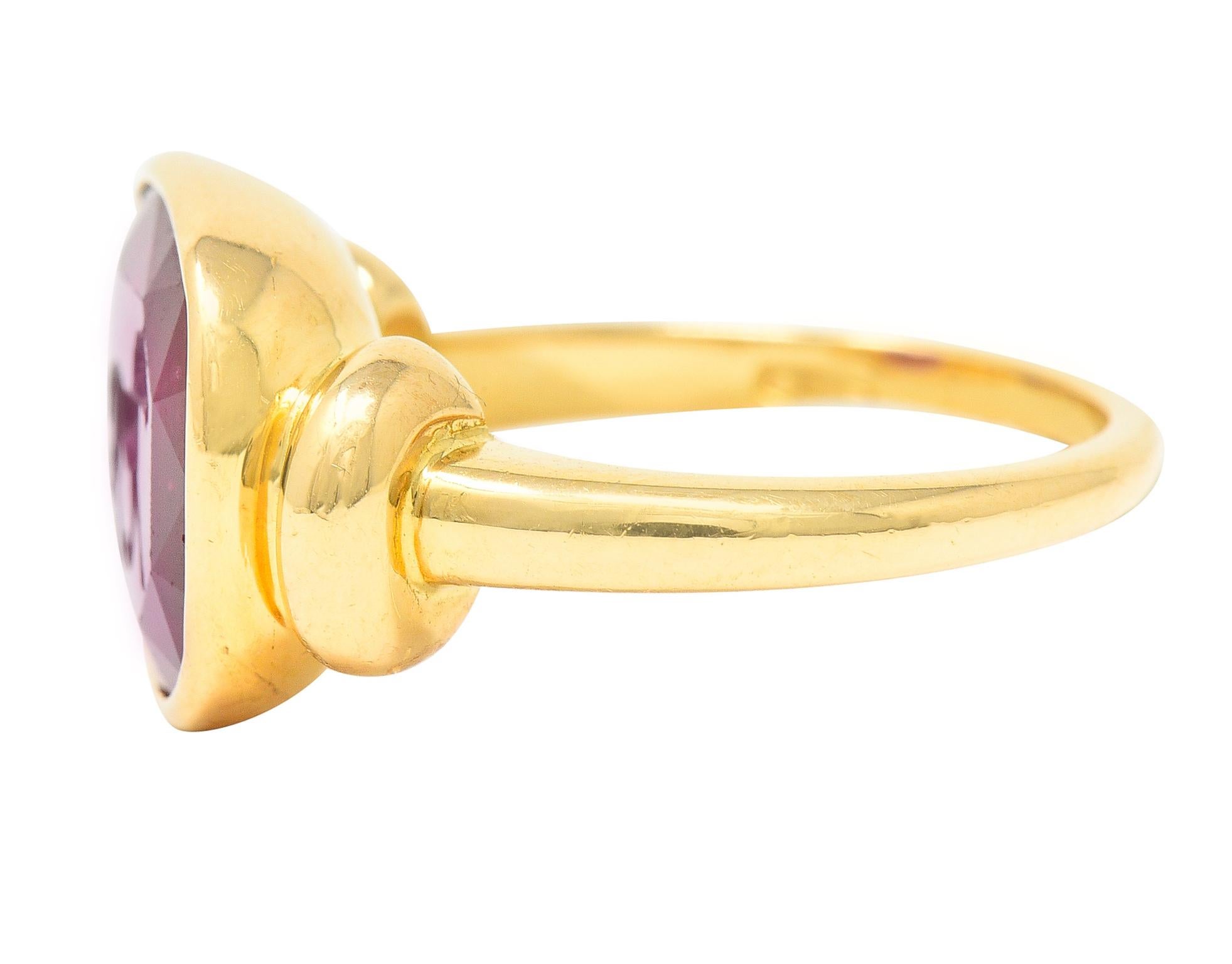 18 Karat Gelbgold Horse Signet-Ring mit 5,70 Karat Rubin-Intaglio AGL im Zustand „Hervorragend“ in Philadelphia, PA
