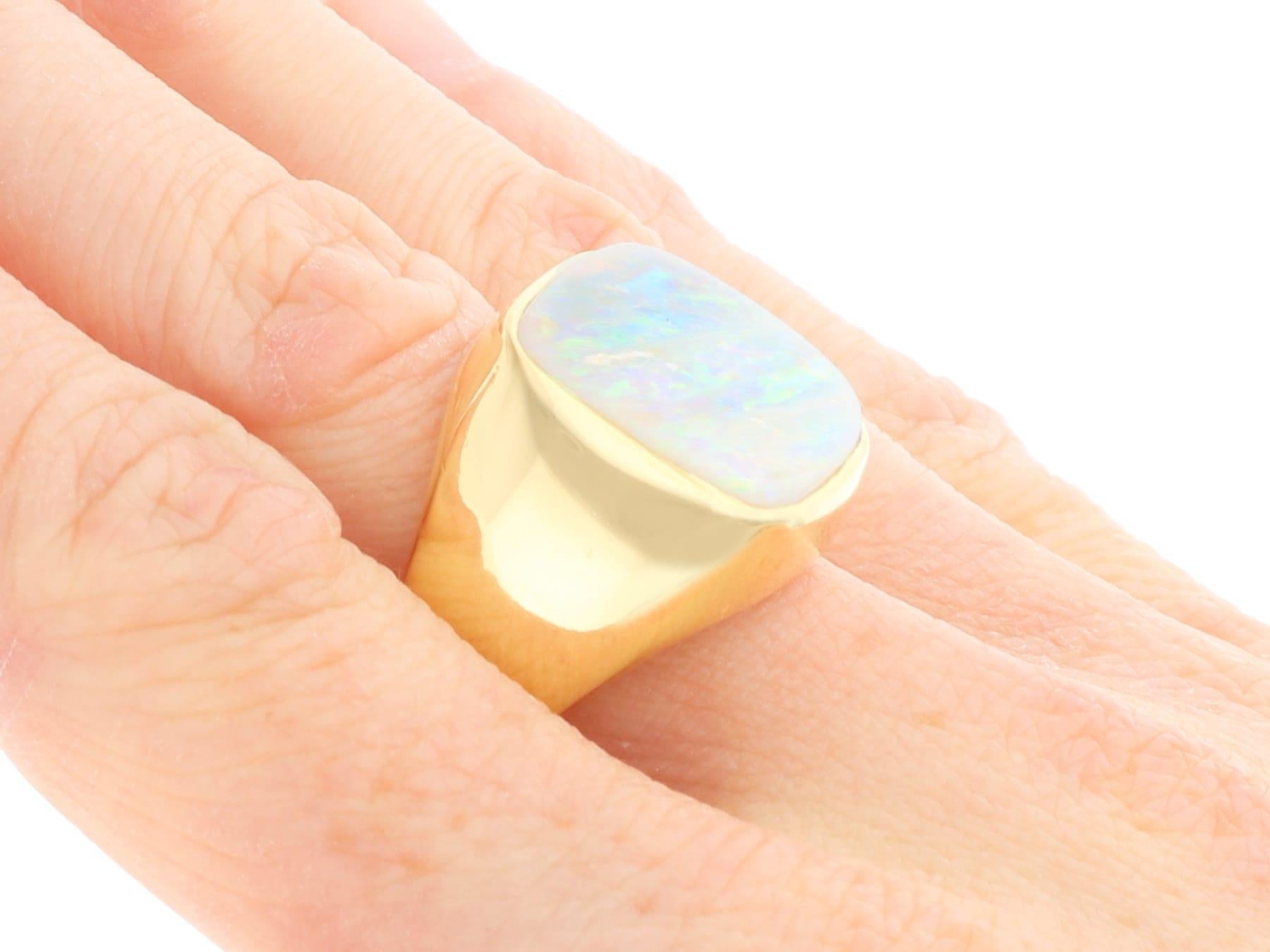 Vintage 5.73 Carat White Opal and 18k Yellow Gold Ring Circa 1990 For Sale 6