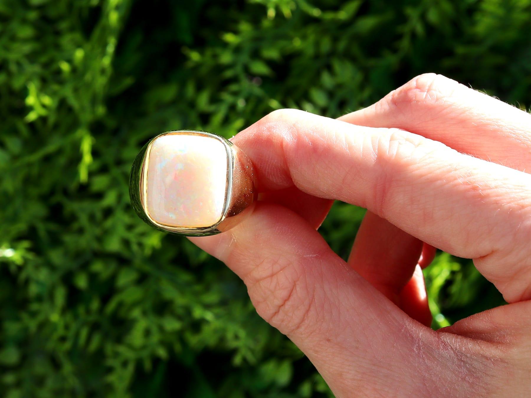 A stunning, fine and impressive vintage 5.73 carat white opal and 18 karat yellow gold ring; part of our diverse collection of vintage gents jewelry collection.

This stunning, fine and impressive opal ring has been crafted in 18k yellow gold.

The