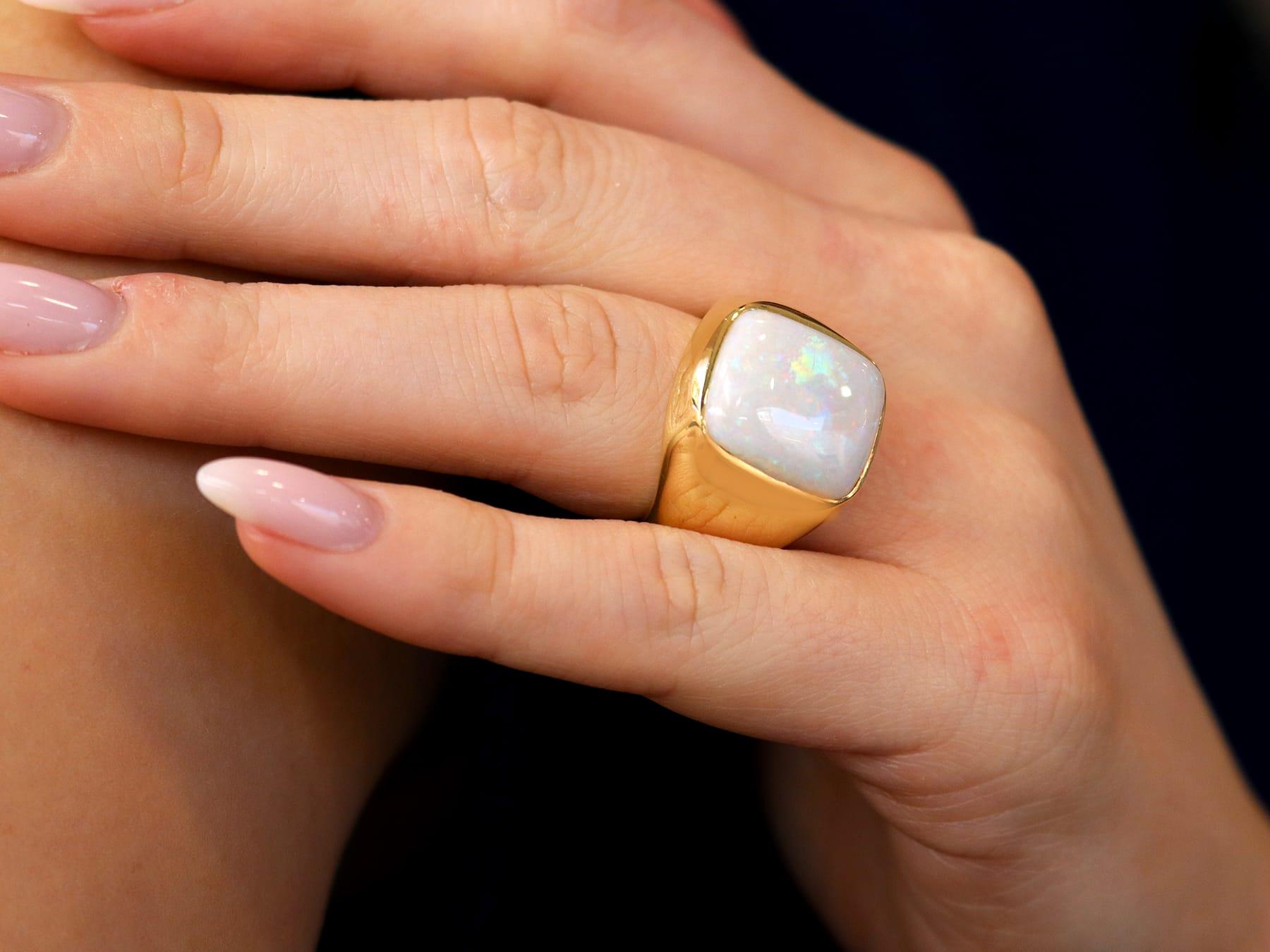 Cabochon Vintage 5.73 Carat White Opal and 18k Yellow Gold Ring Circa 1990 For Sale