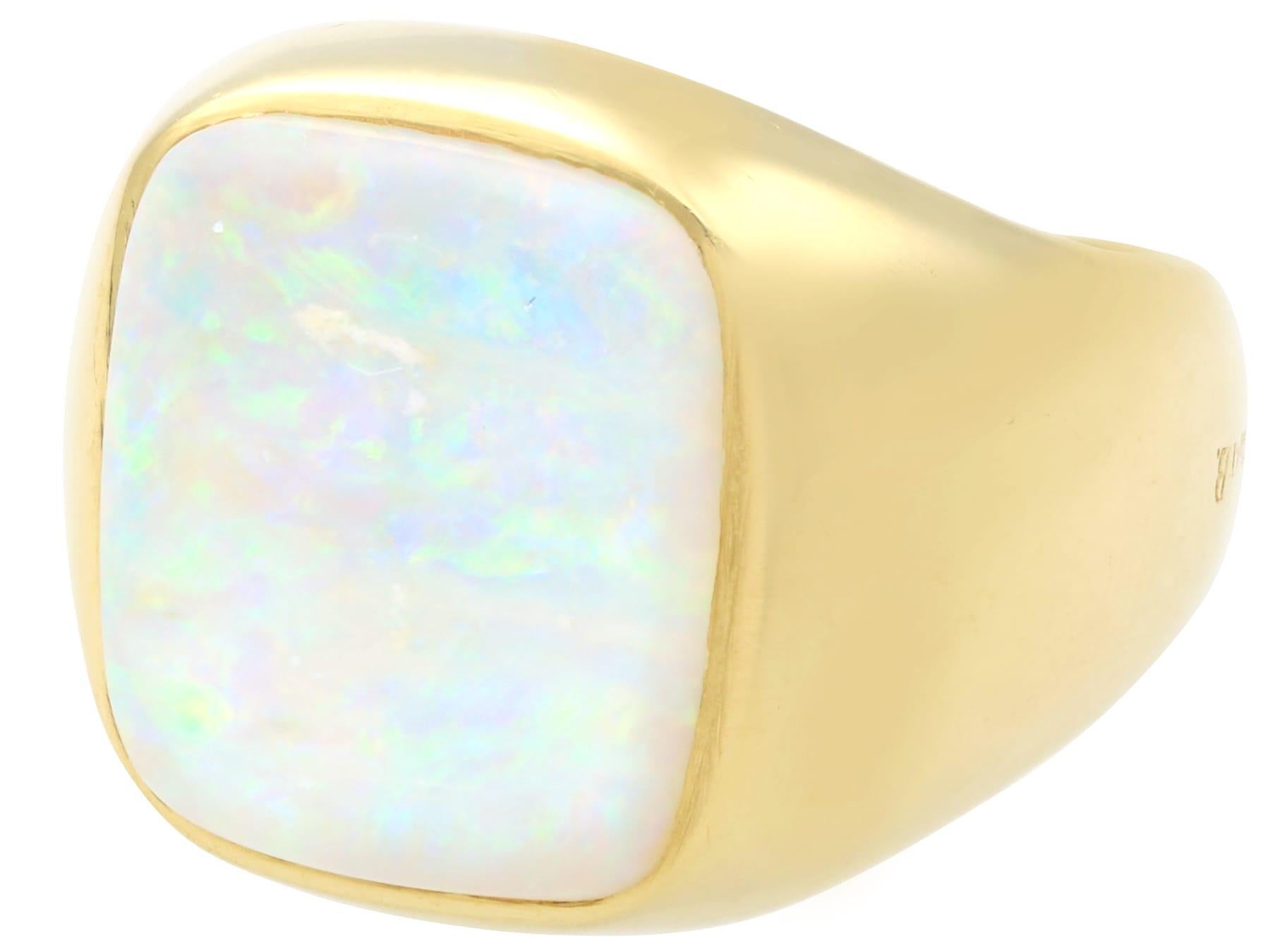 Women's or Men's Vintage 5.73 Carat White Opal and 18k Yellow Gold Ring Circa 1990 For Sale