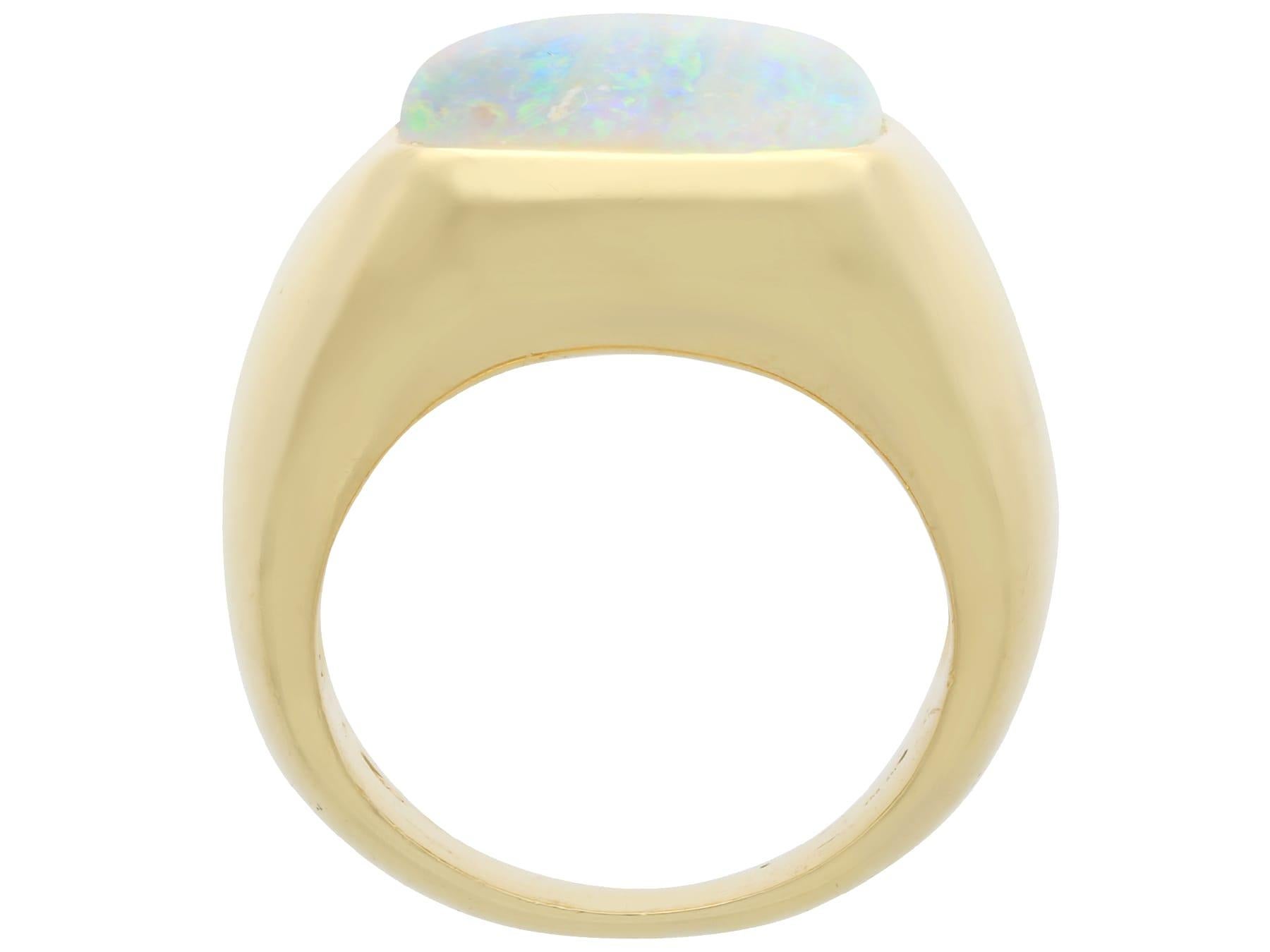 Vintage 5.73 Carat White Opal and 18k Yellow Gold Ring Circa 1990 For Sale 2