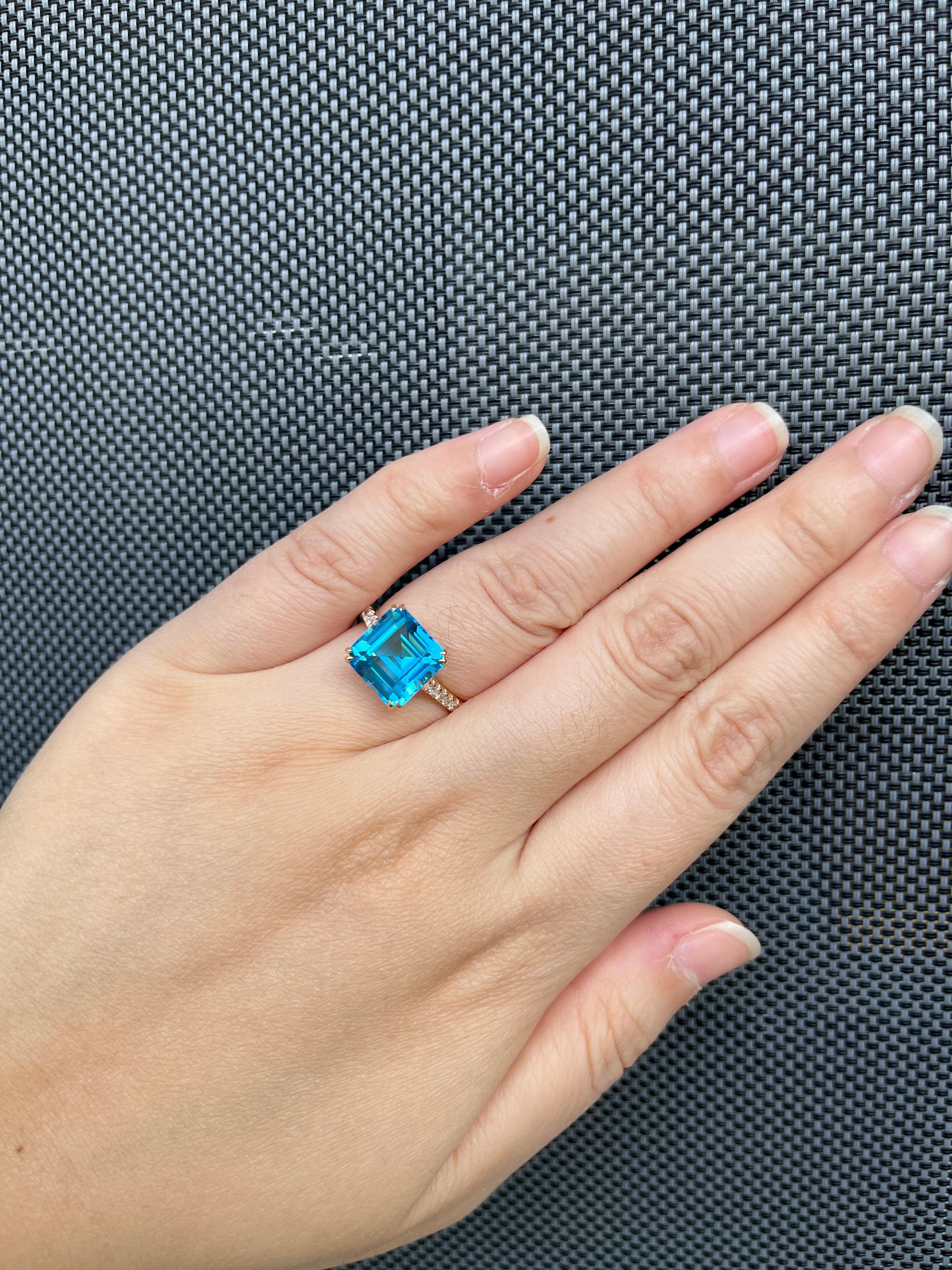 Vintage-Diamantring aus 14 Karat Gelbgold mit 5,74 Karat blauem Topas im Asscher-Schliff (Zeitgenössisch) im Angebot