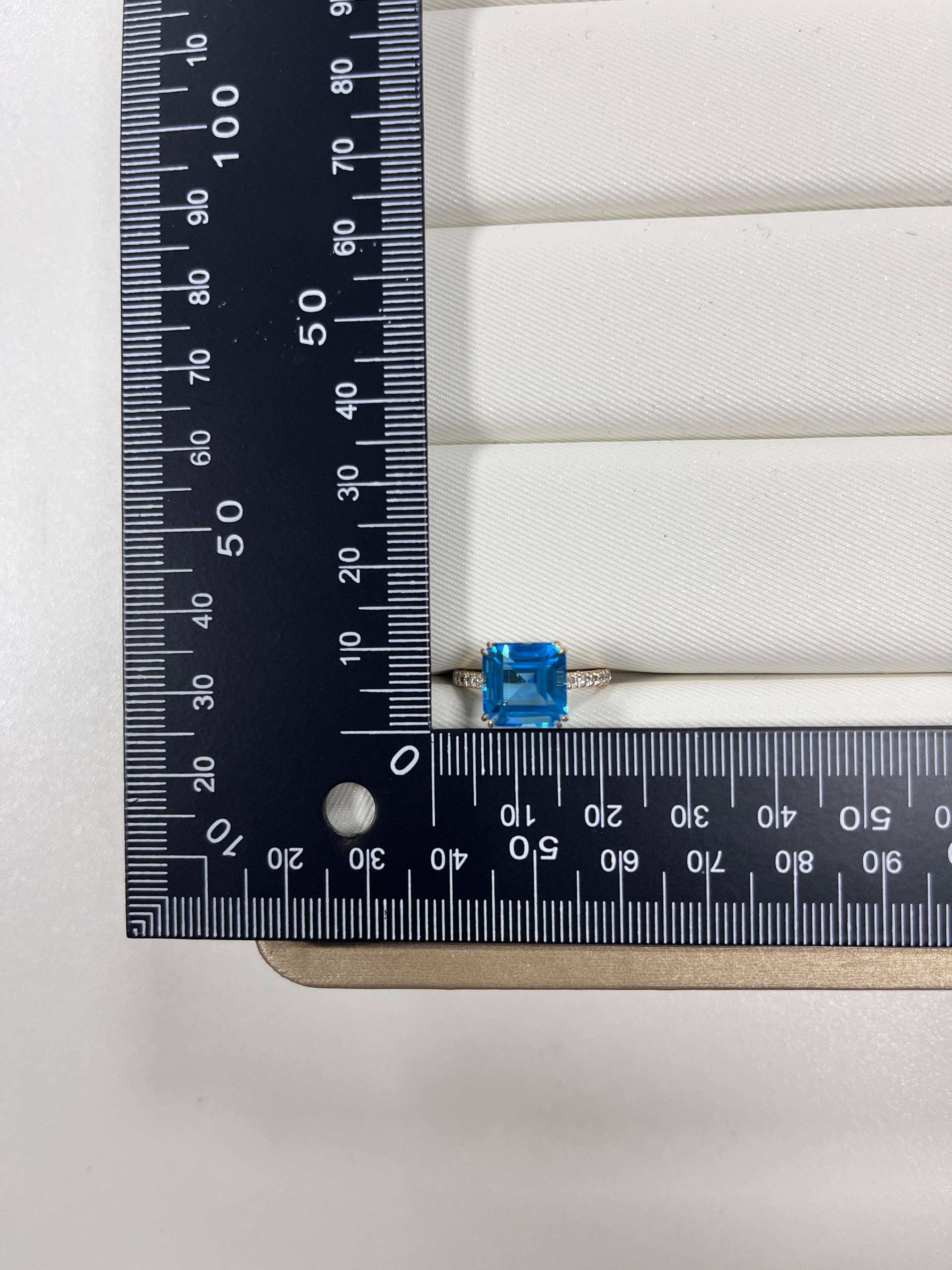 Vintage-Diamantring aus 14 Karat Gelbgold mit 5,74 Karat blauem Topas im Asscher-Schliff im Zustand „Neu“ im Angebot in Hong Kong, HK