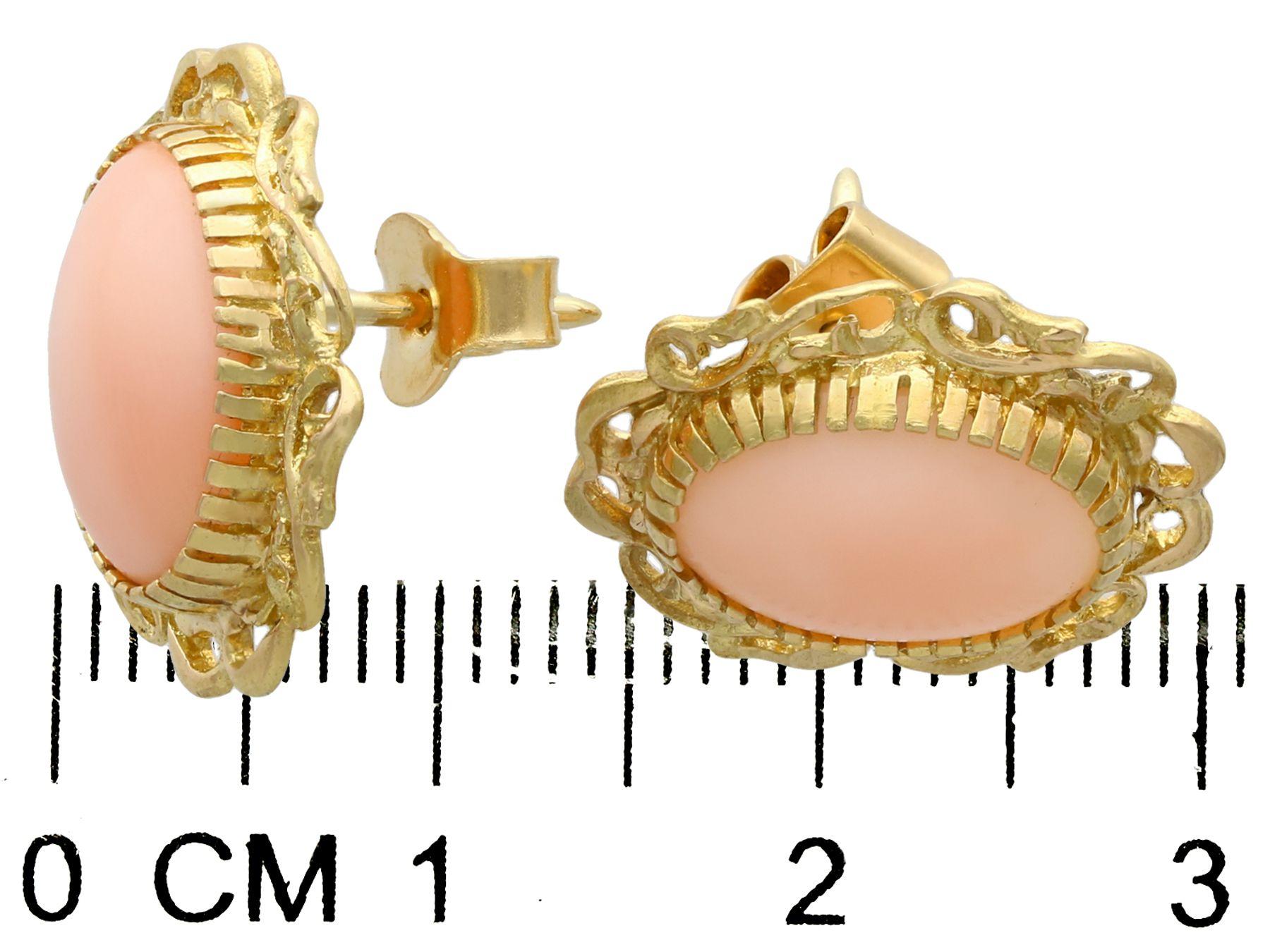 Vintage 5.75Ct Cabochon Cut Pink Coral and Yellow Gold Stud Earrings For Sale 3