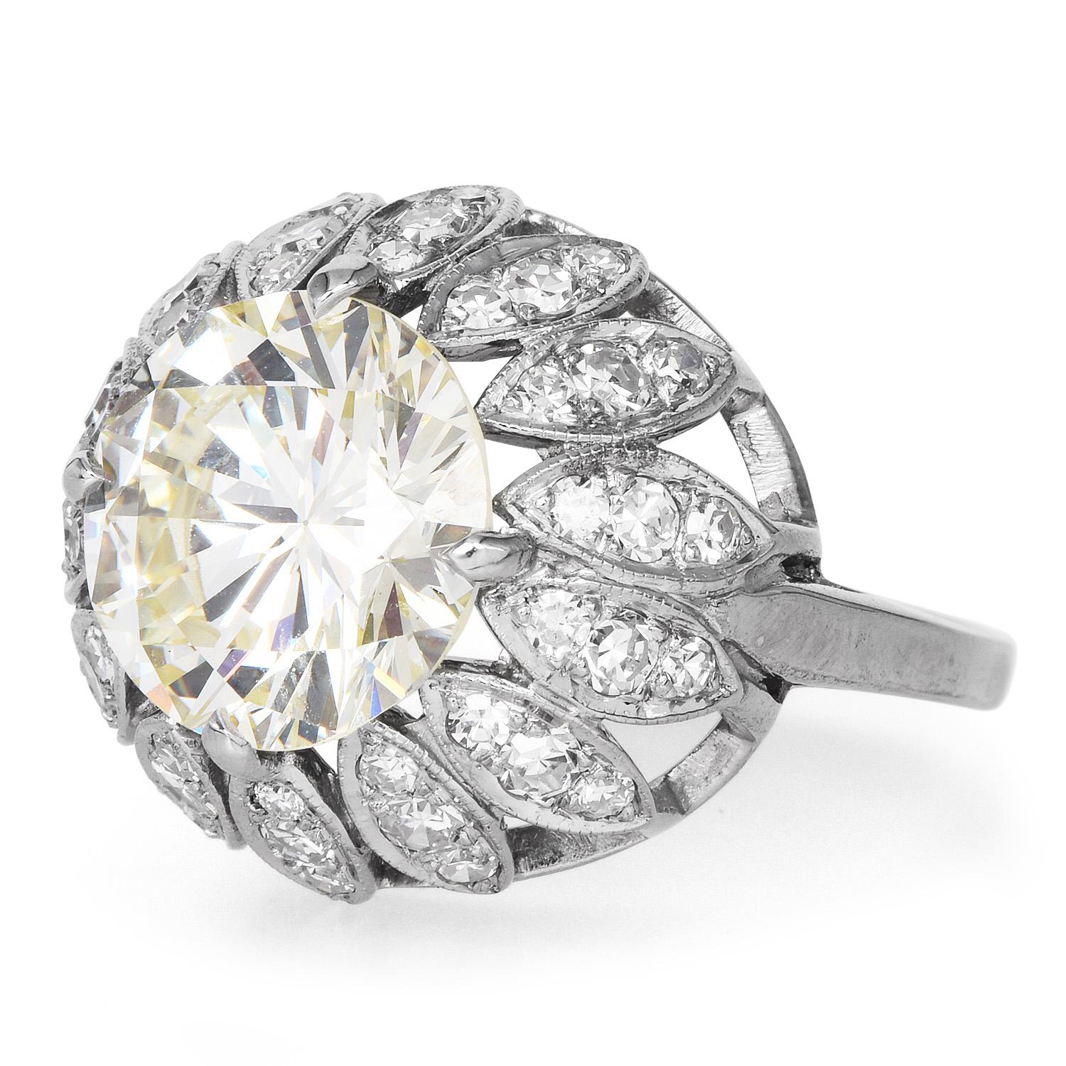 Retro Vintage 5.81 Ct Diamond 18K White Gold Floral Cocktail Engagement Ring For Sale
