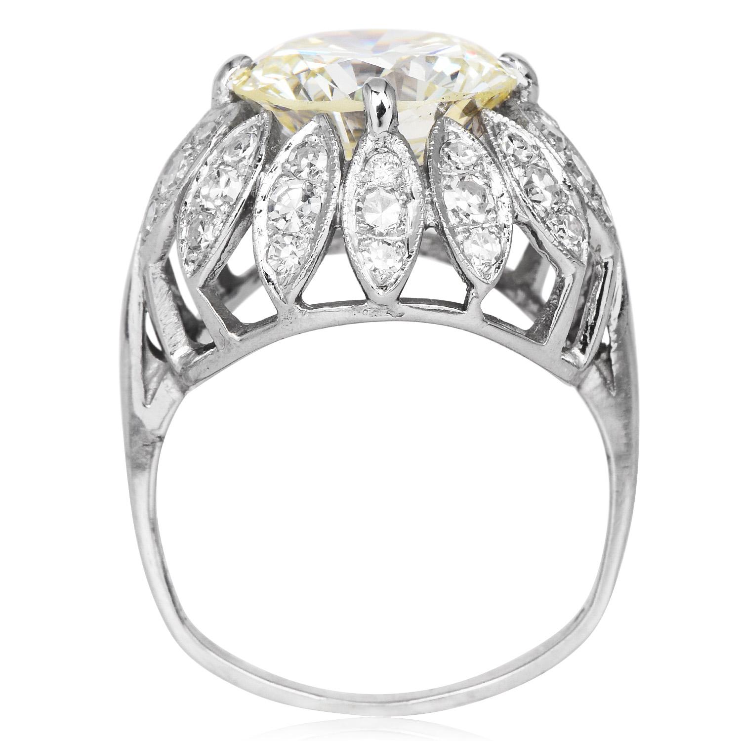 Vintage 5.81 Ct Diamond 18K White Gold Floral Cocktail Engagement Ring In Excellent Condition For Sale In Miami, FL