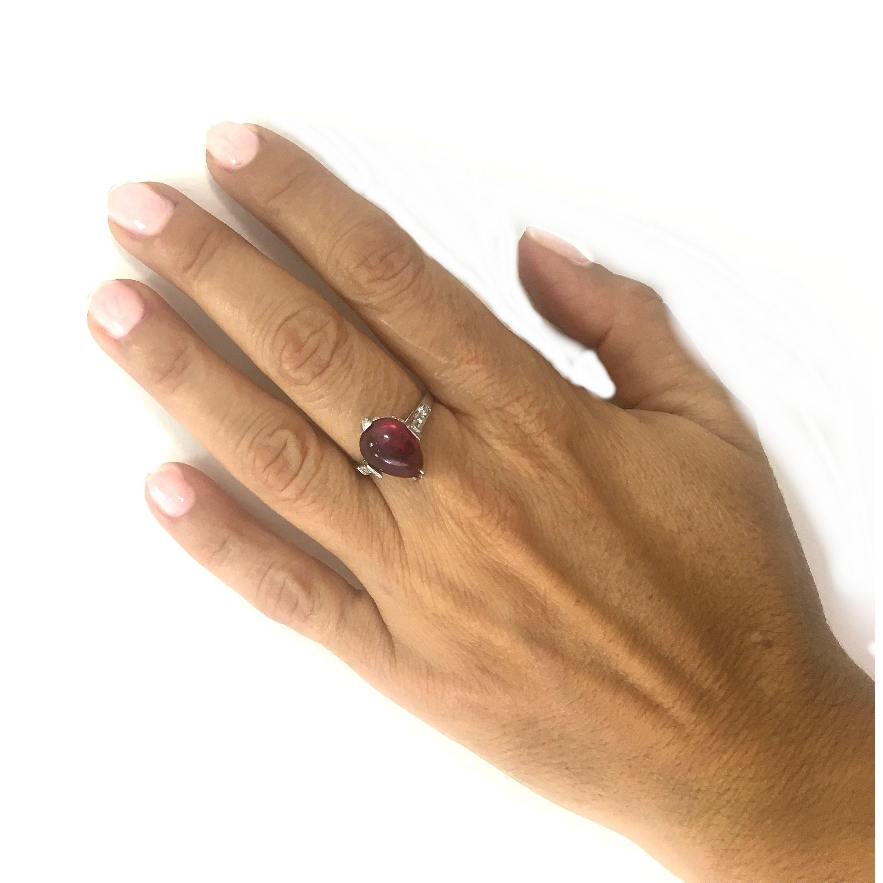 Vintage 5, 89 Carat Natural Ruby Diamond Gold Ring For Sale 2