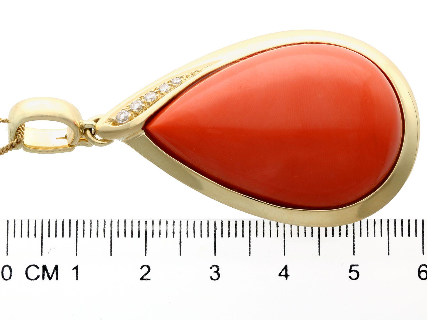 Vintage 59.14 Carat Coral and Diamond Yellow Gold Pendant Circa 1970 For Sale 1