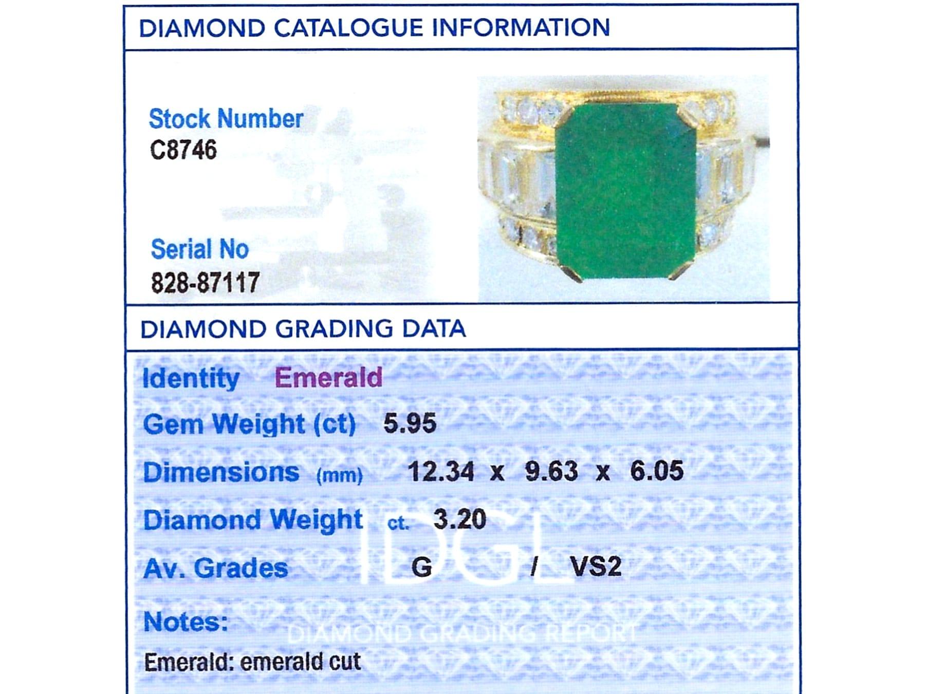 Vintage 5.95Ct Emerald and 3.20Ct Diamond, 18k Yellow Gold Dress Ring Circa 1990 For Sale 3