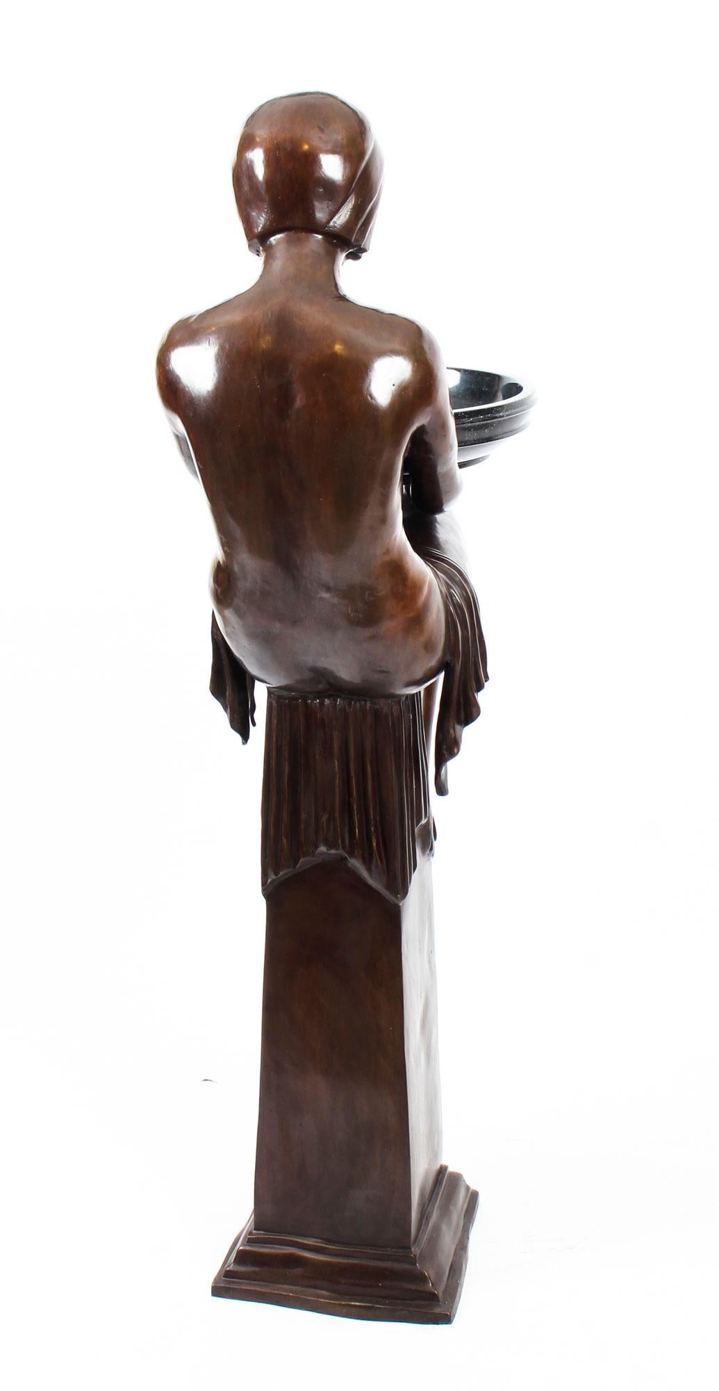 Bronze Sculpture de femme déco vintage de 5 pieds Biba en bronze du 20ème siècle en vente