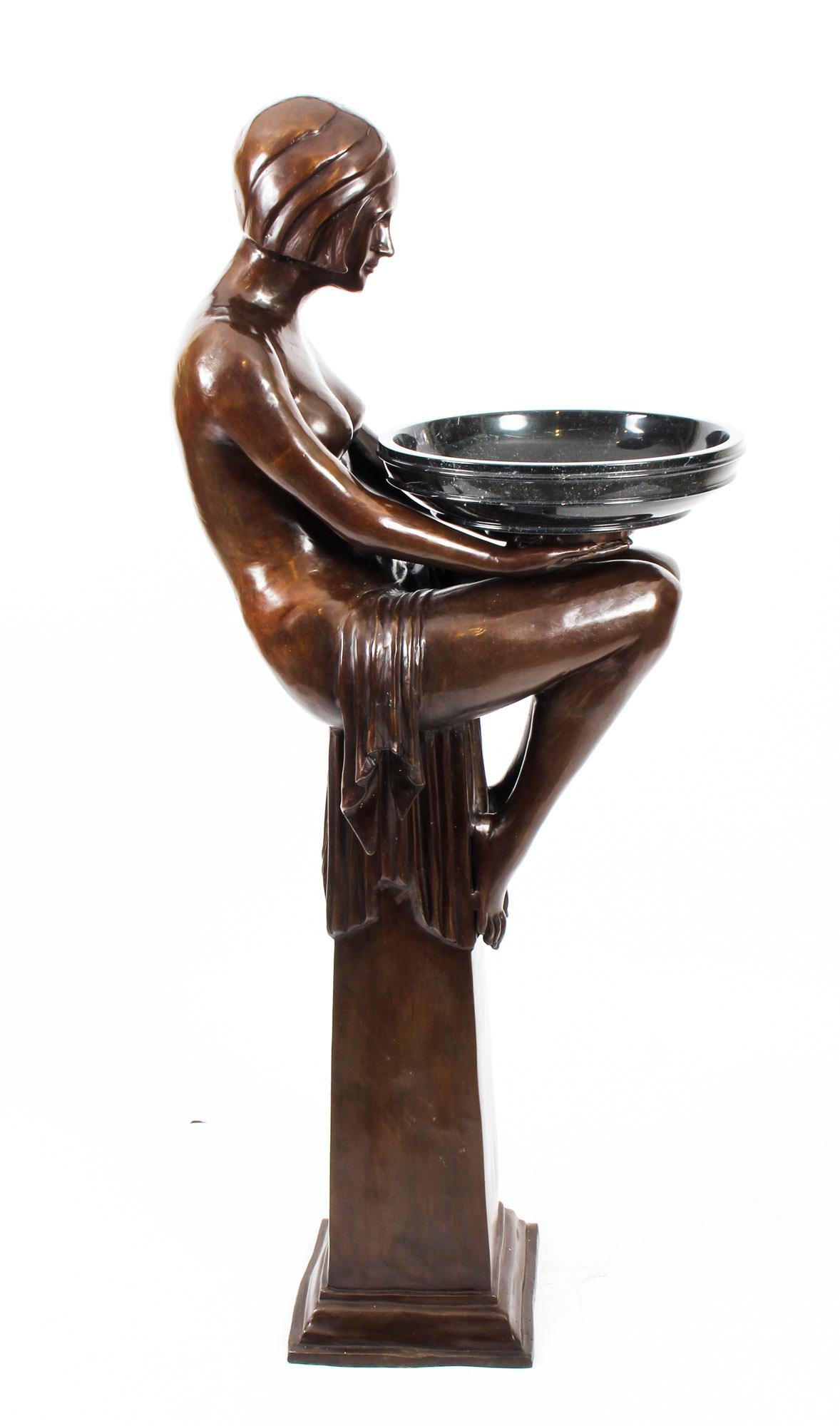 Sculpture de femme déco vintage de 5 pieds Biba en bronze du 20ème siècle en vente 1