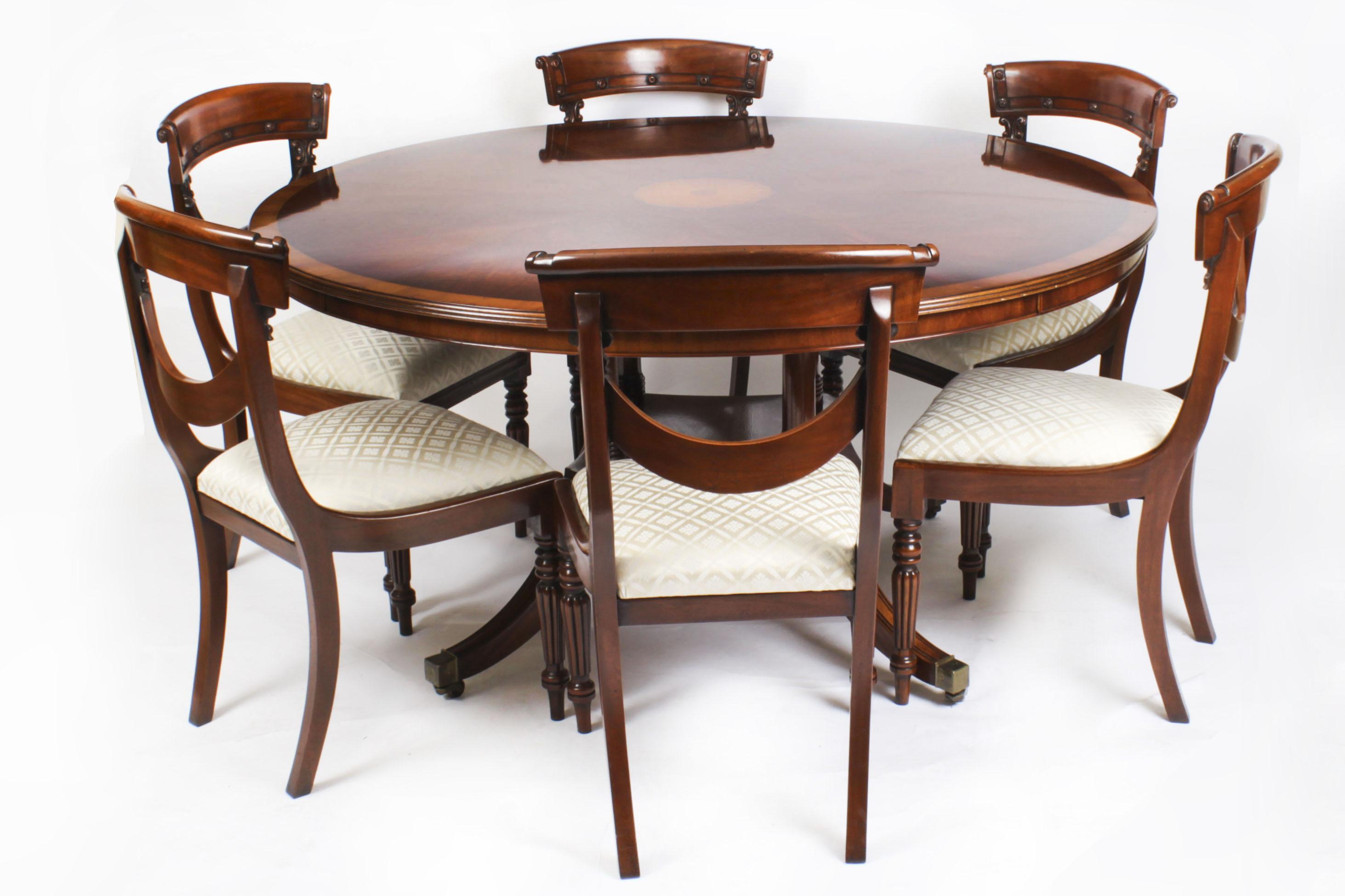 Vintage Walnut & Satinwood Banded Dining Table 20th Century In Good Condition In London, GB