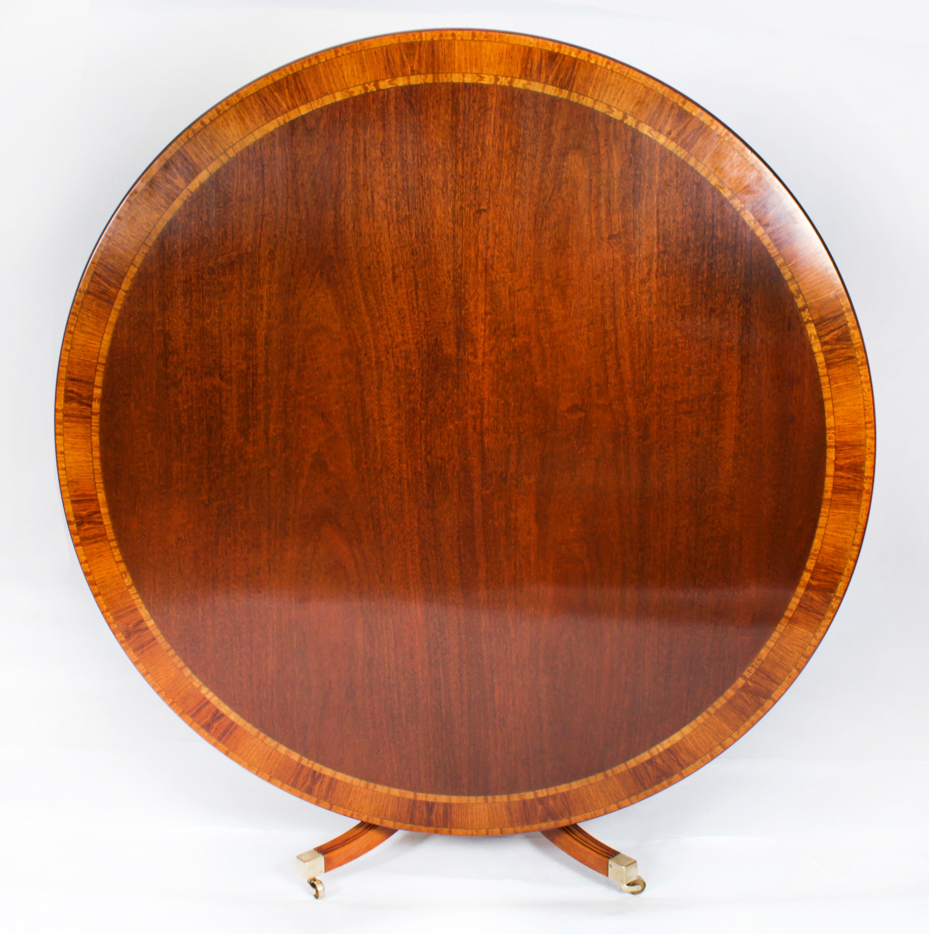 Table ronde et 6 chaises par William Tillman 20ème siècle en vente 4