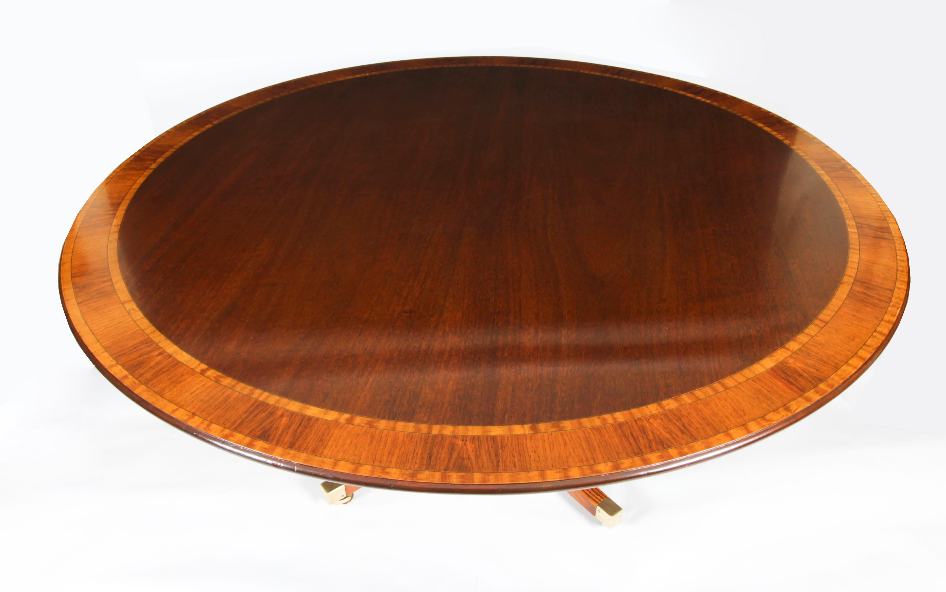 Néo-Régence Table ronde et 6 chaises par William Tillman 20ème siècle en vente
