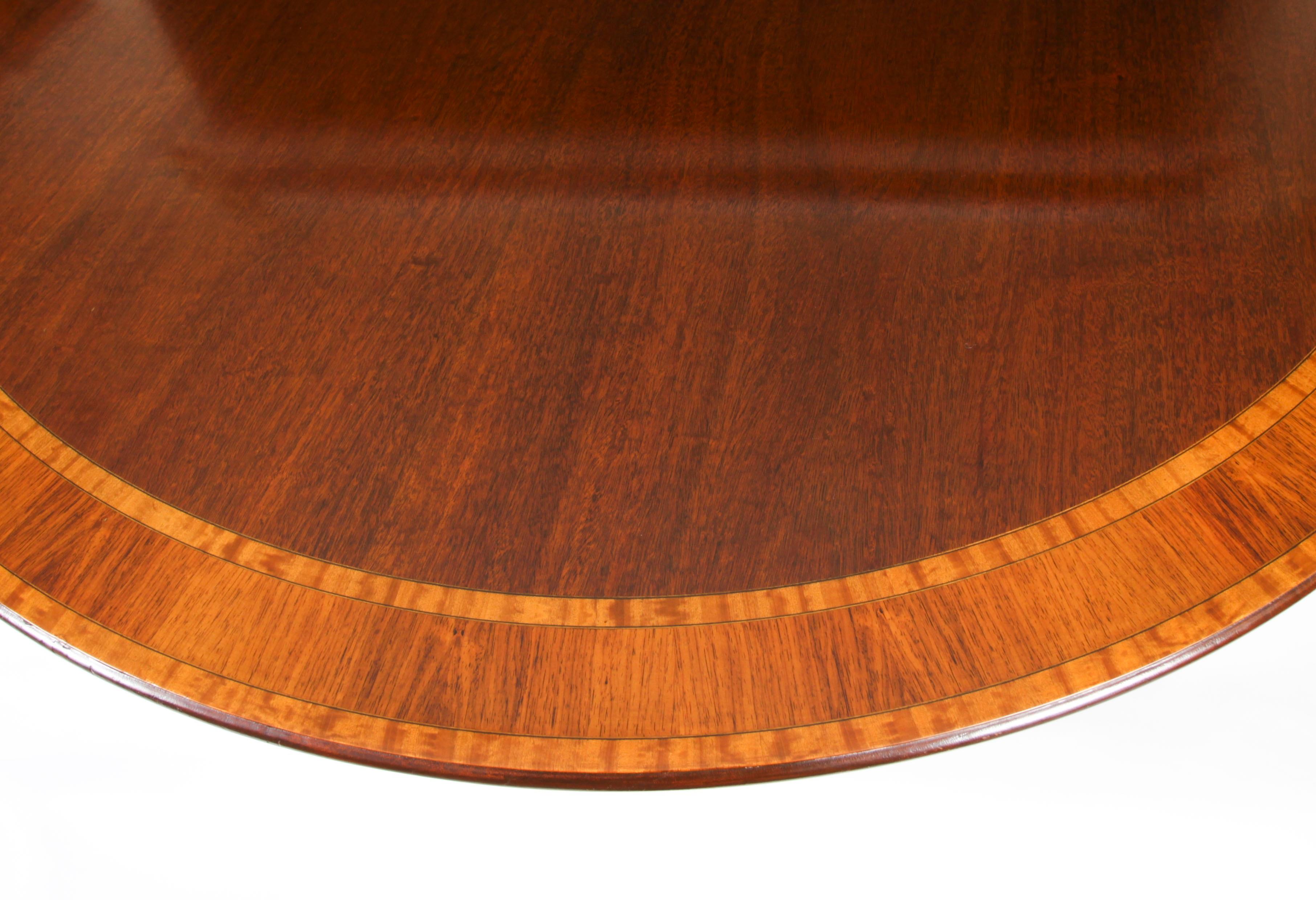 Acajou Table ronde et 6 chaises par William Tillman 20ème siècle en vente
