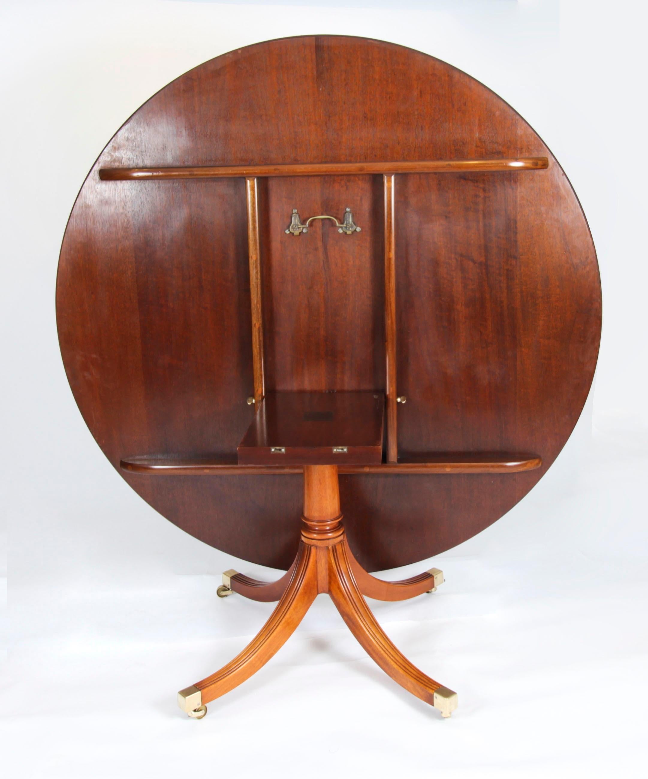 Table ronde et 6 chaises par William Tillman 20ème siècle en vente 2