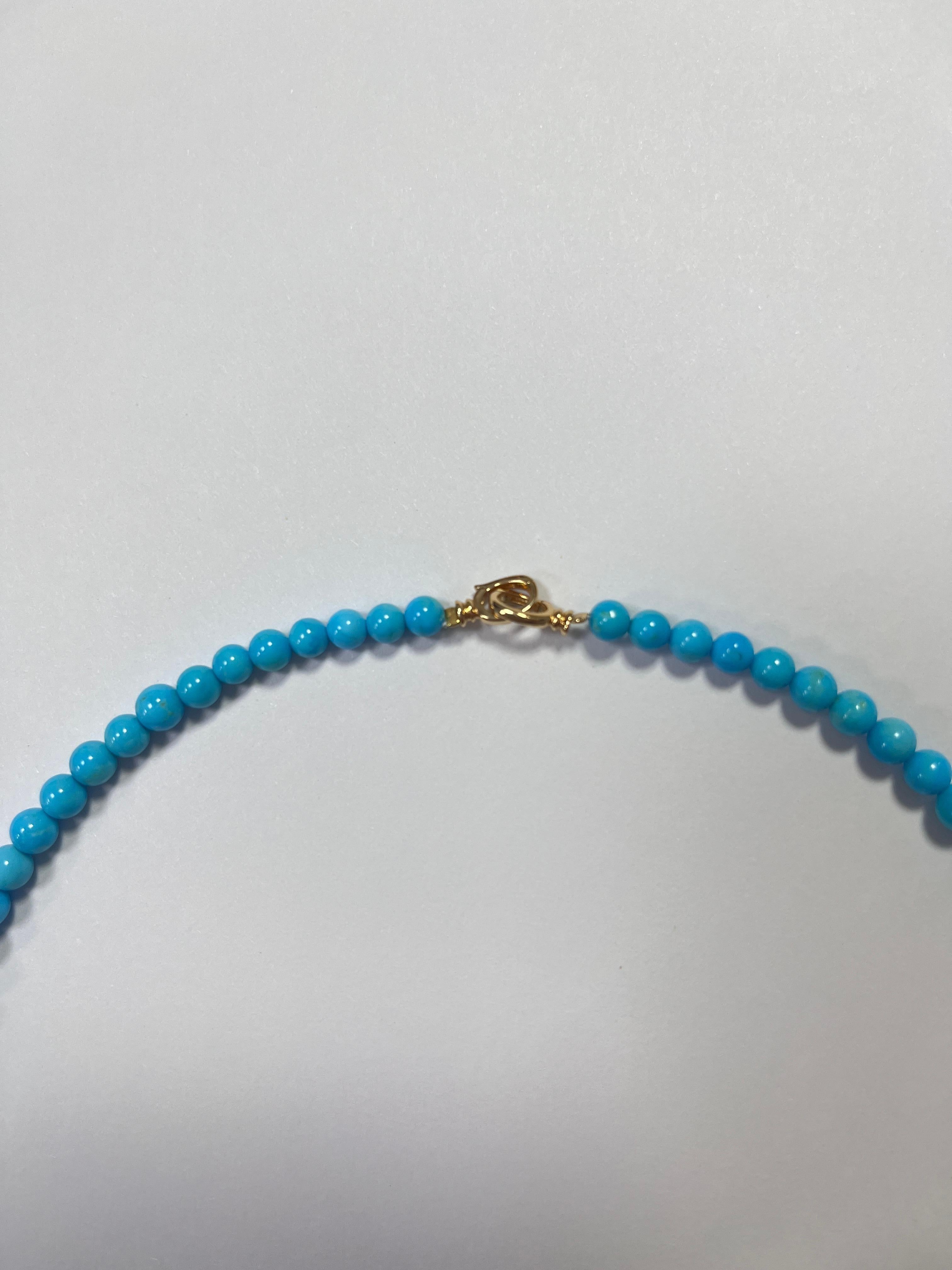 Vintage 4.5mm - 5.5mm Natural Turquoise Bead Necklace with 18 Karat Gold Clasp In New Condition For Sale In Hong Kong, HK