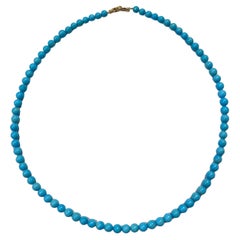 Collares de cuentas doradas