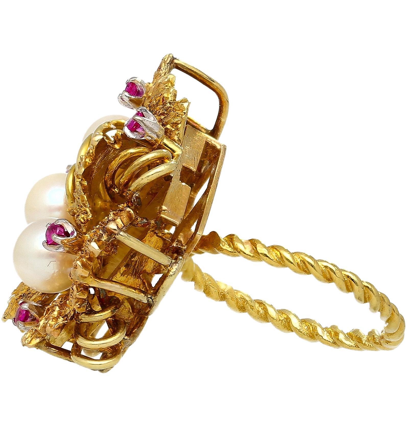 Vintage 5mm Pearl & Ruby Floral Cluster 18K Gold Twisted Shank Cocktail Ring Corte redondo en venta