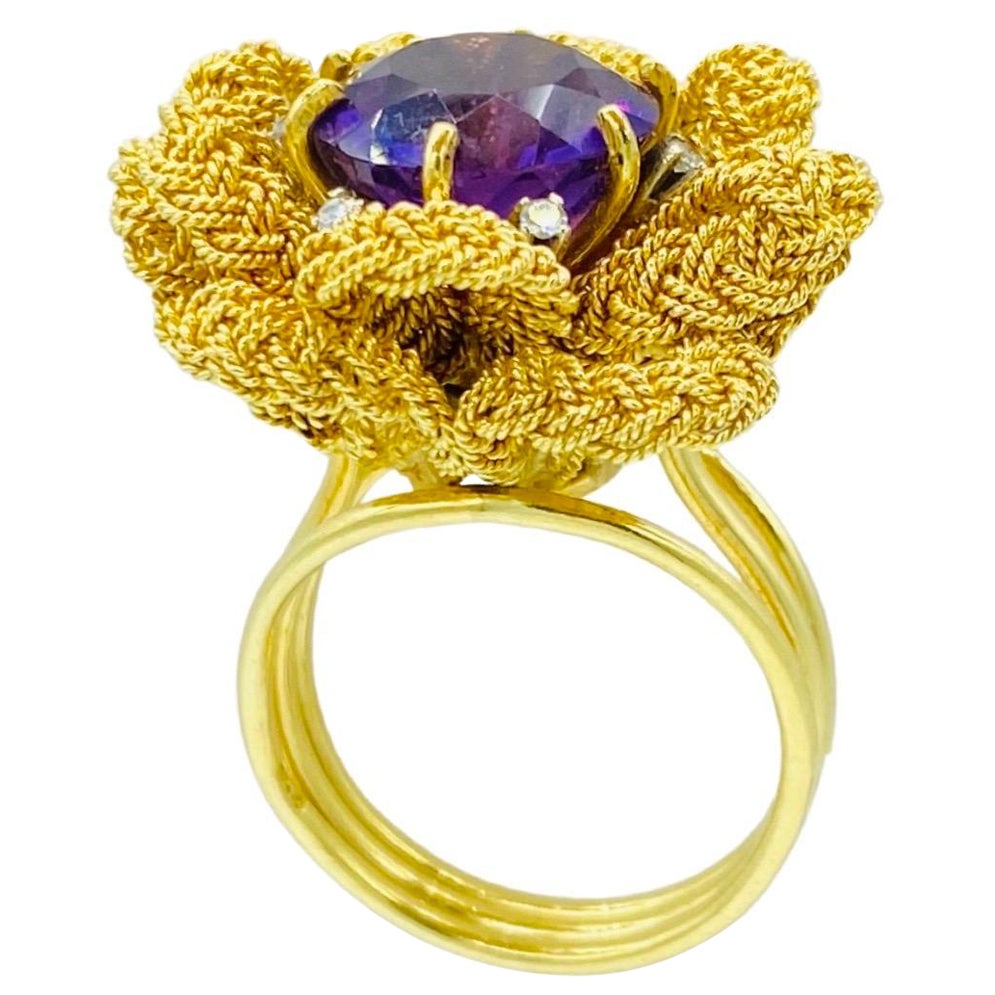 Vintage 6 Karat Amethyst und Diamanten Floral Leaf Cocktail Ring 18k Gold. Einzigartige Handwerkskunst vom Designer und ist signiert. Der Ring ist mit einem schönen Blattmuster versehen, das ihn sehr realistisch aussehen lässt. Der zentrale