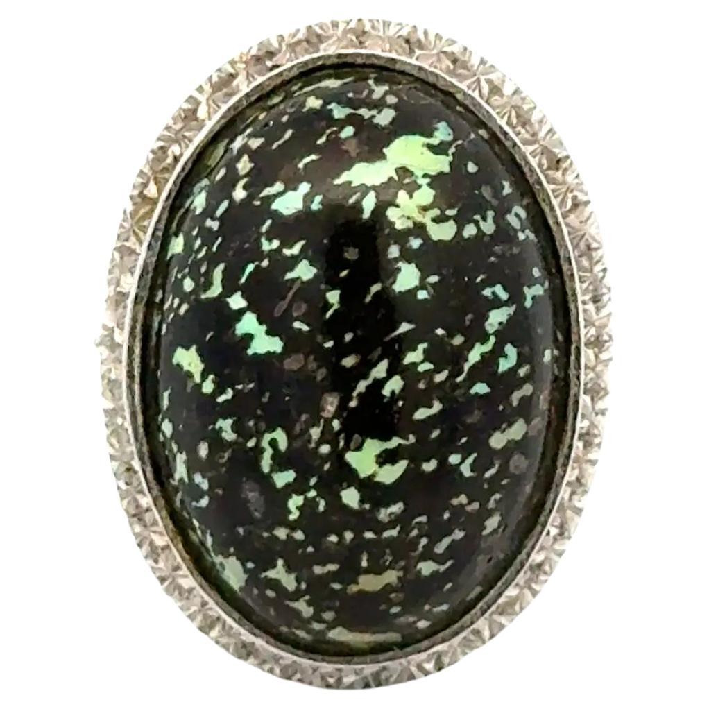 Vintage 6 Karat Boulder Opal Gold Solitär Halo Ring im Angebot