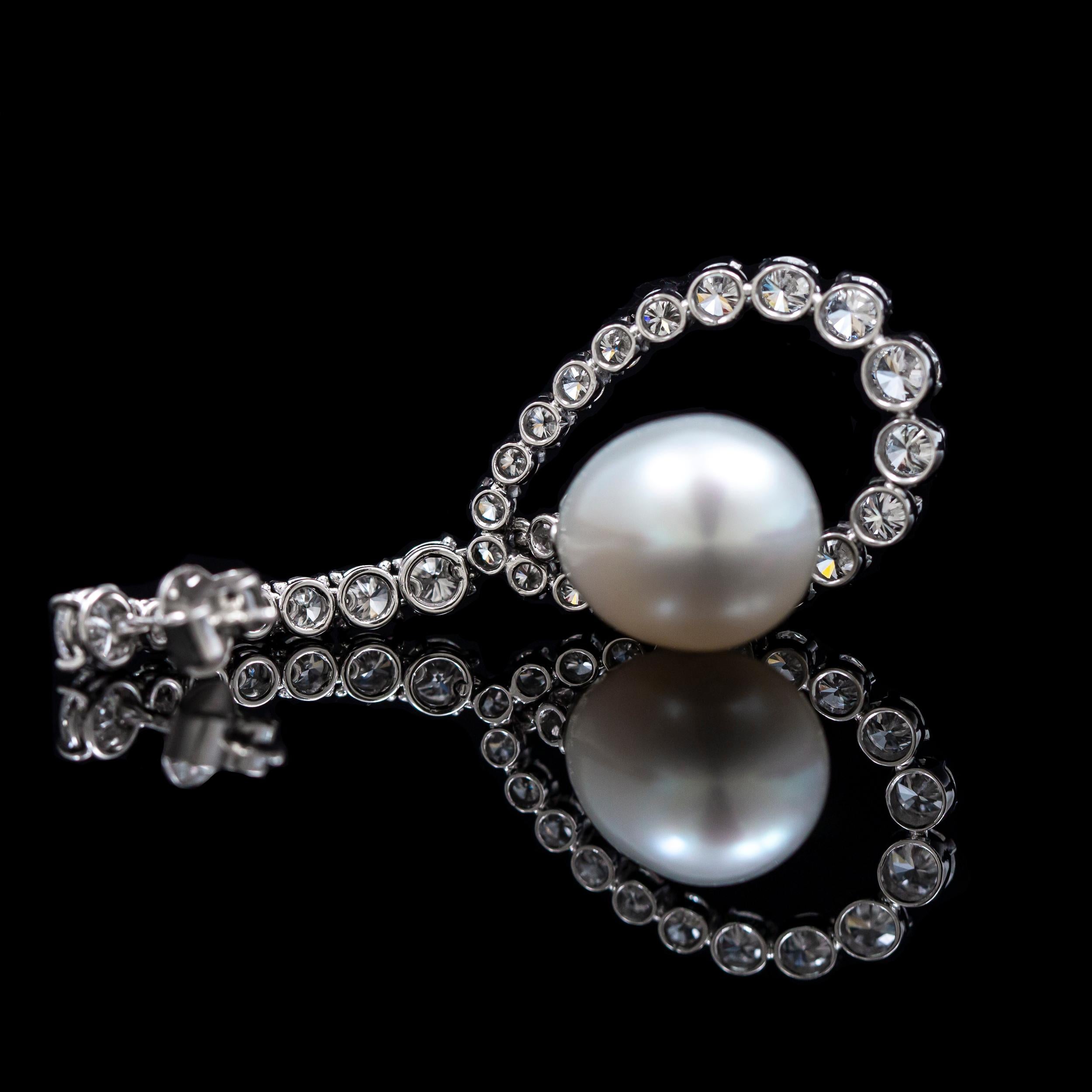 Orecchini a goccia di perle coltivate d'epoca con diamante da 6 carati in oro bianco del XX secolo in vendita 6