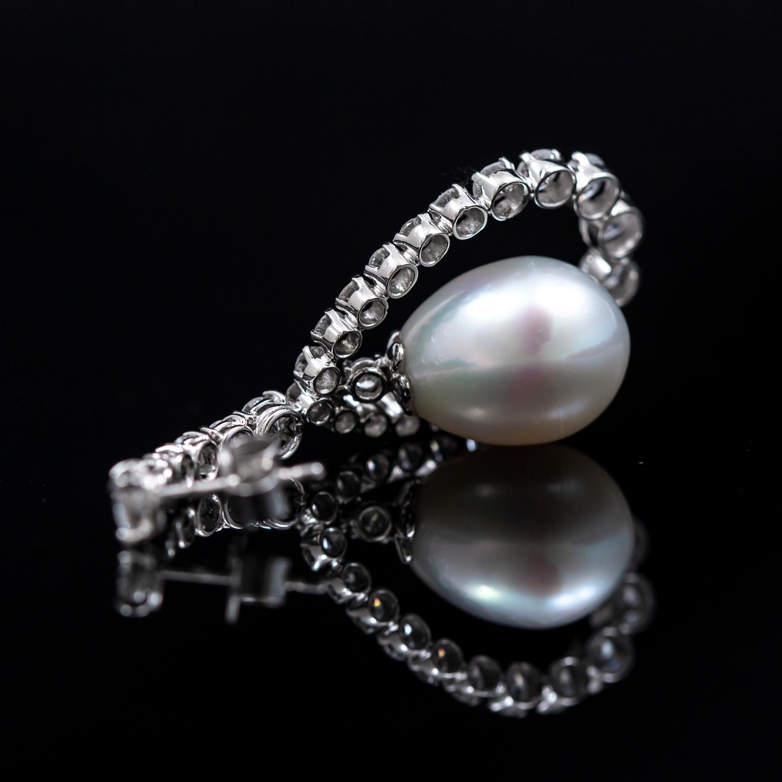 Orecchini a goccia di perle coltivate d'epoca con diamante da 6 carati in oro bianco del XX secolo in vendita 7