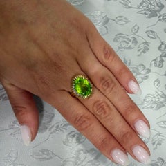 Vintage 6 Carat Oval Cut Peridot 14K Gold Fluted Sunburst Ring