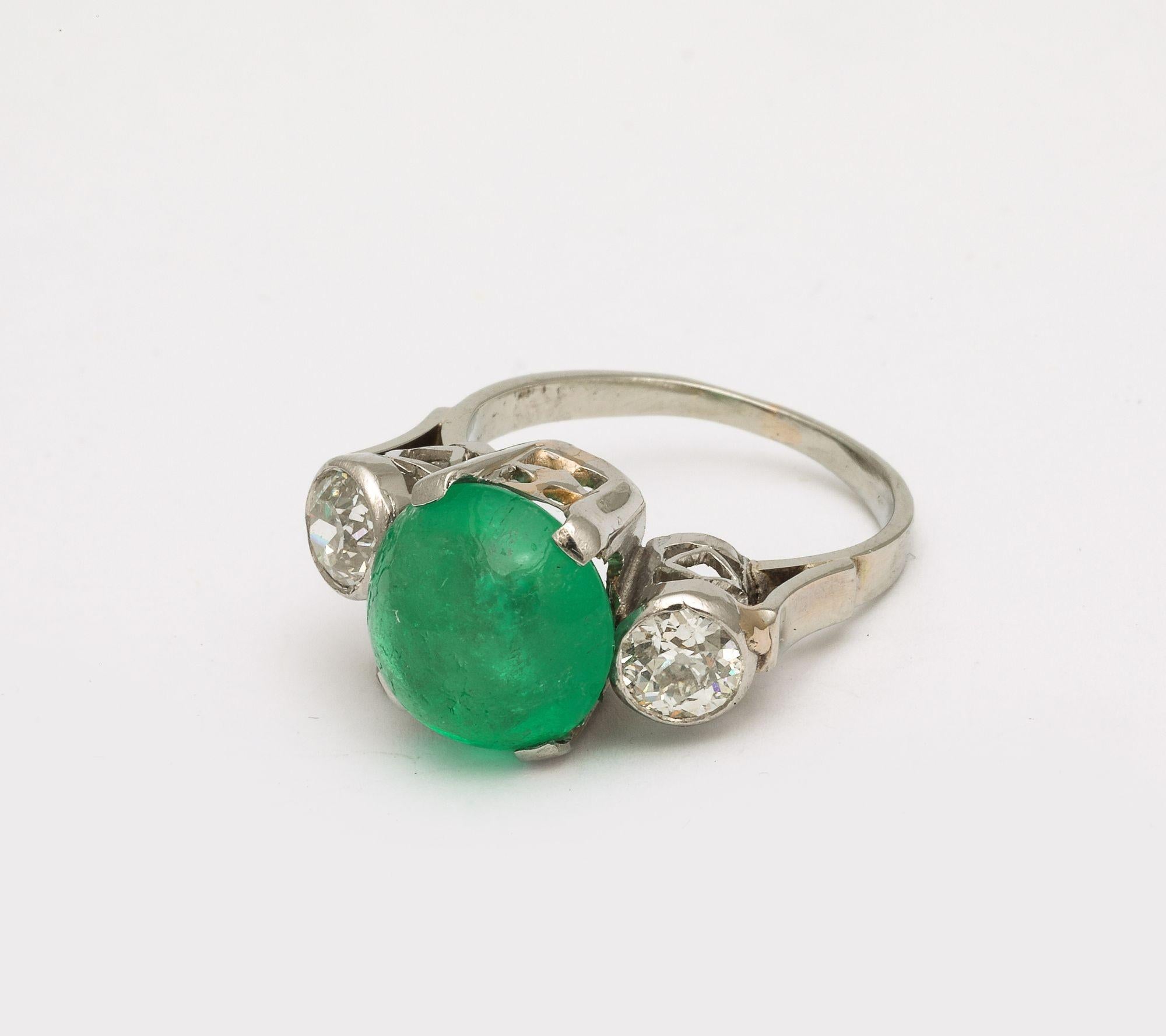 Art Deco 6 ct Fine Cabochon Emerald and Diamond Platinum Engagement  Ring For Sale 3