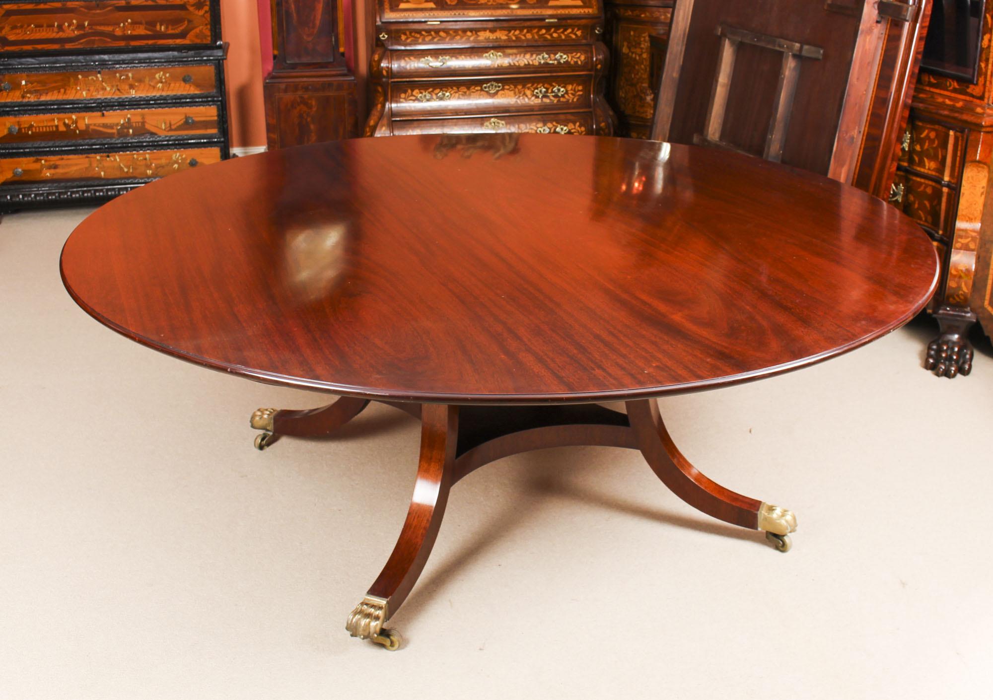 Vintage Diam Dining Table by William Tillman, 20th Century For Sale 10